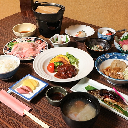 ＊夕食／山菜やきのこなど地元食材を使用した田舎料理をご用意いたします。