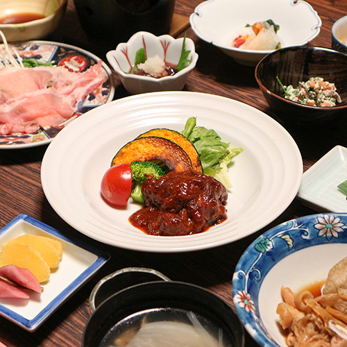 ＊夕食／山菜やきのこなど地元食材を使用した田舎料理をご用意いたします。