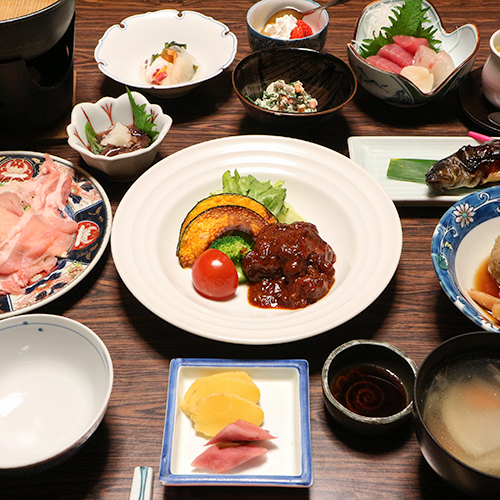 ＊夕食／山菜やきのこなど地元食材を使用した田舎料理をご用意いたします。