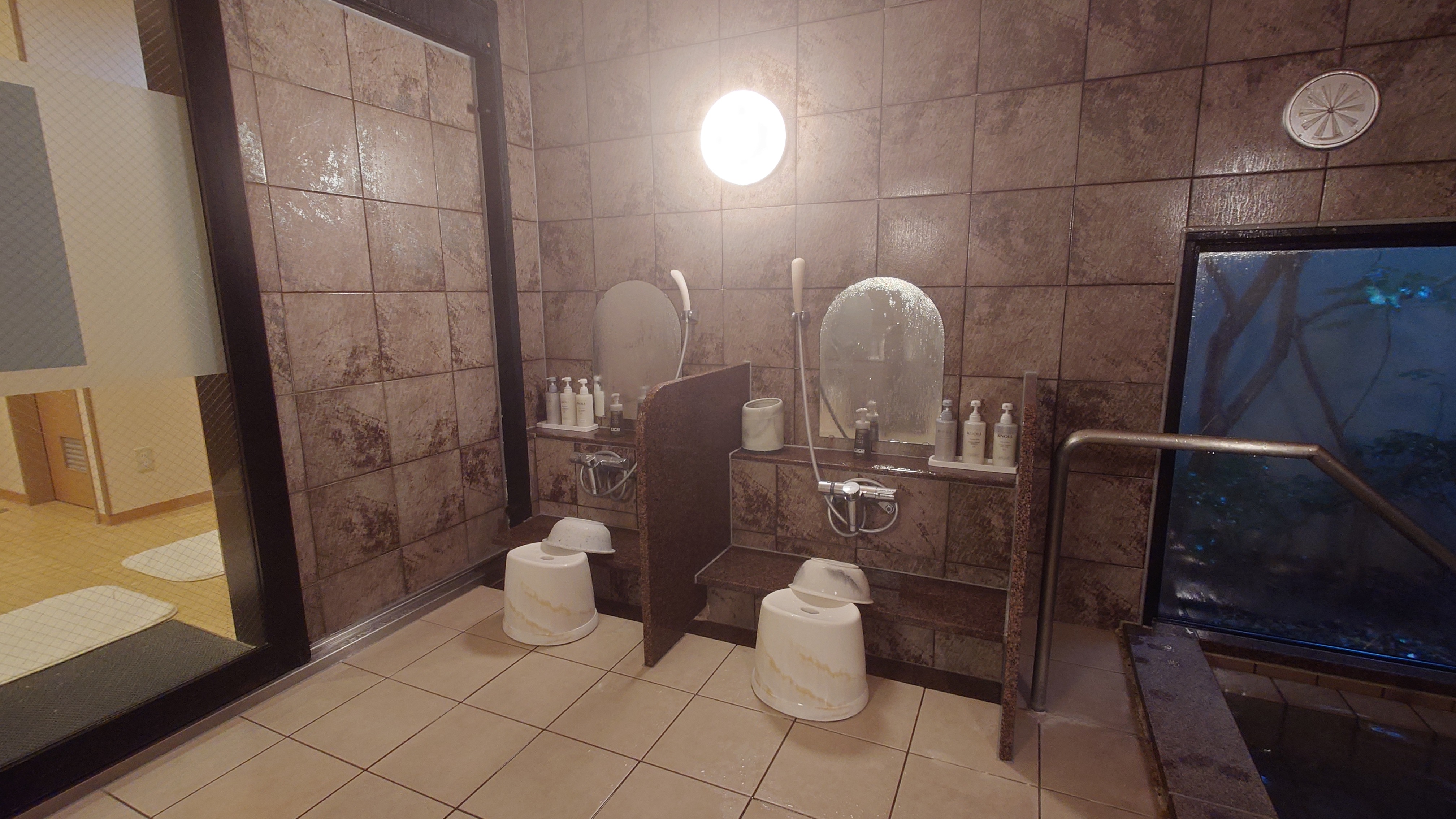 女性大浴場　浴室内