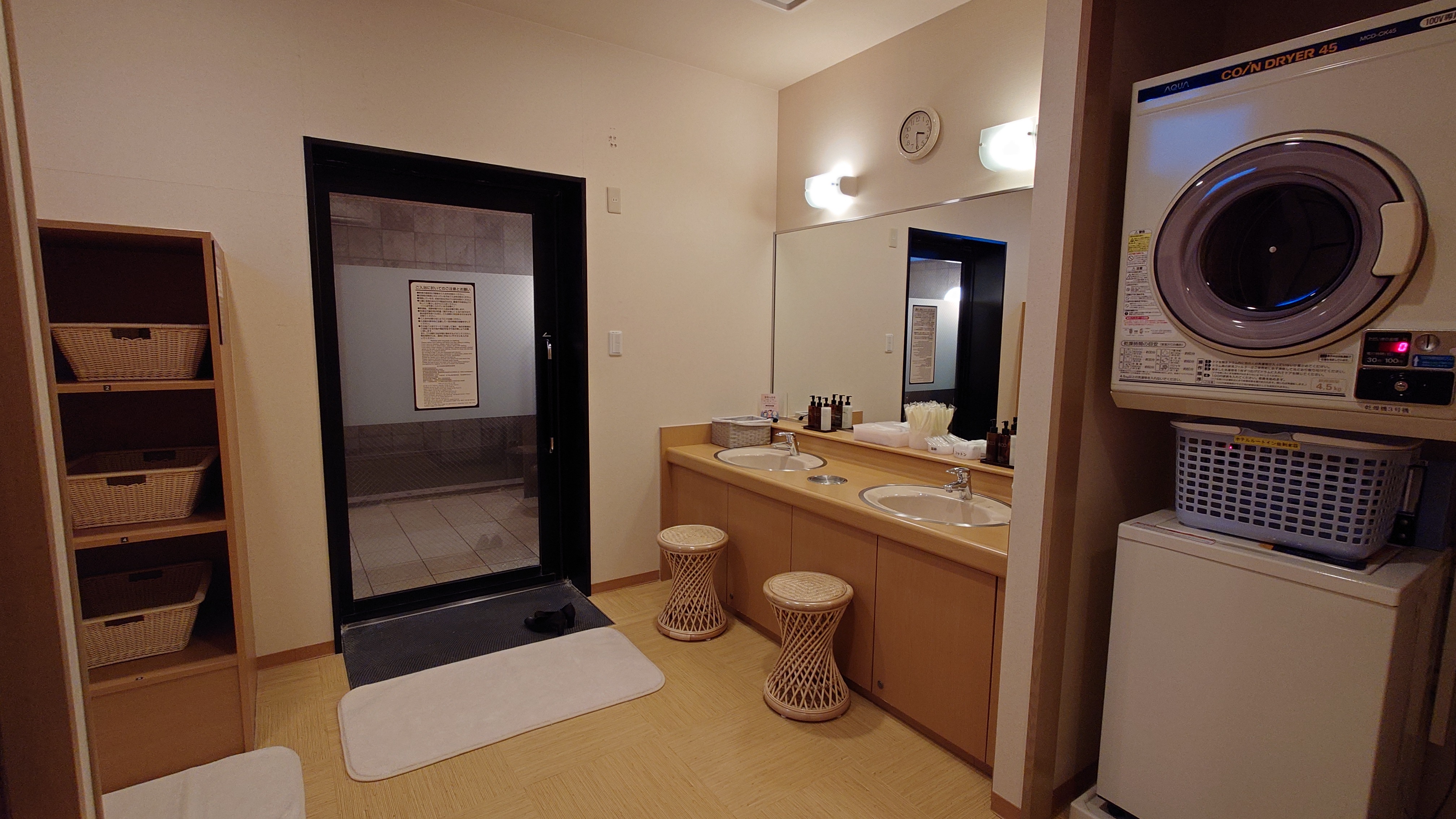 女性大浴場　脱衣所