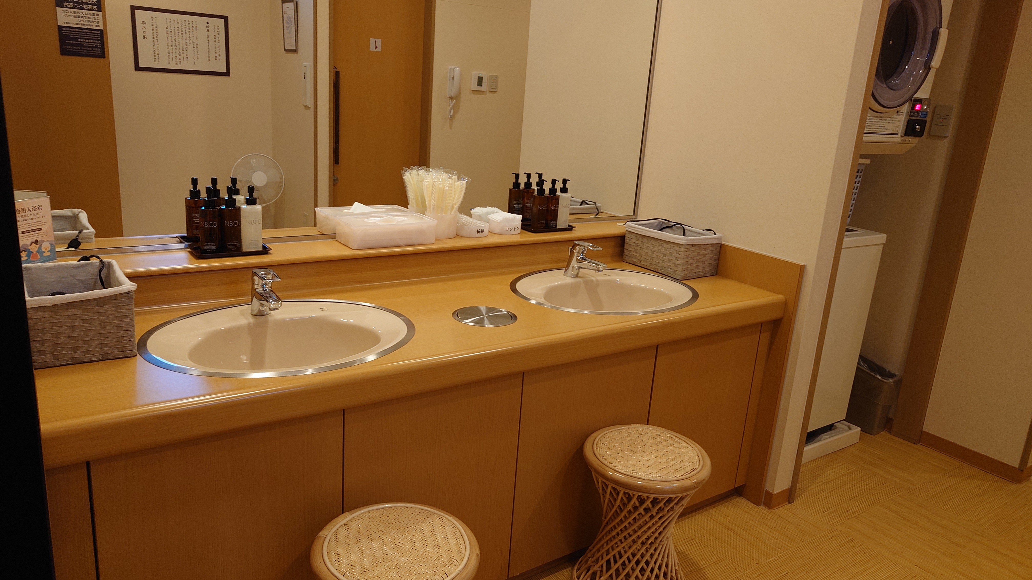 女性大浴場　脱衣所