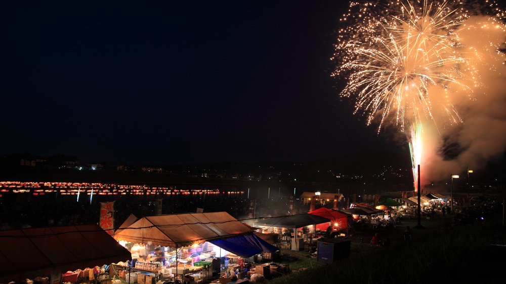 本荘川まつり花火大会　&copy;秋田県誘客推進課
