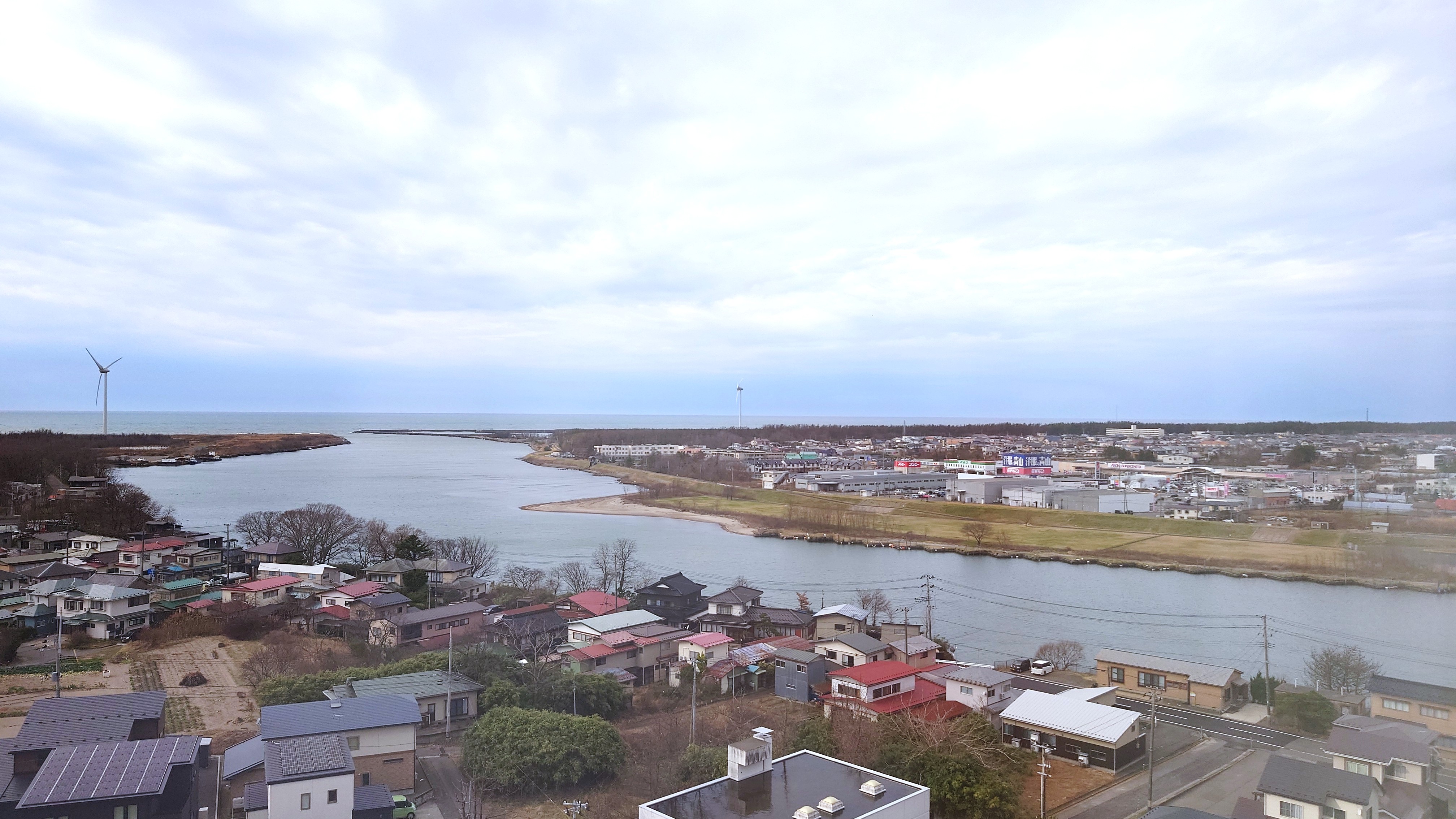 客室から見える右側の景色は日本海に続く子吉川も素敵です&deg;˖✧