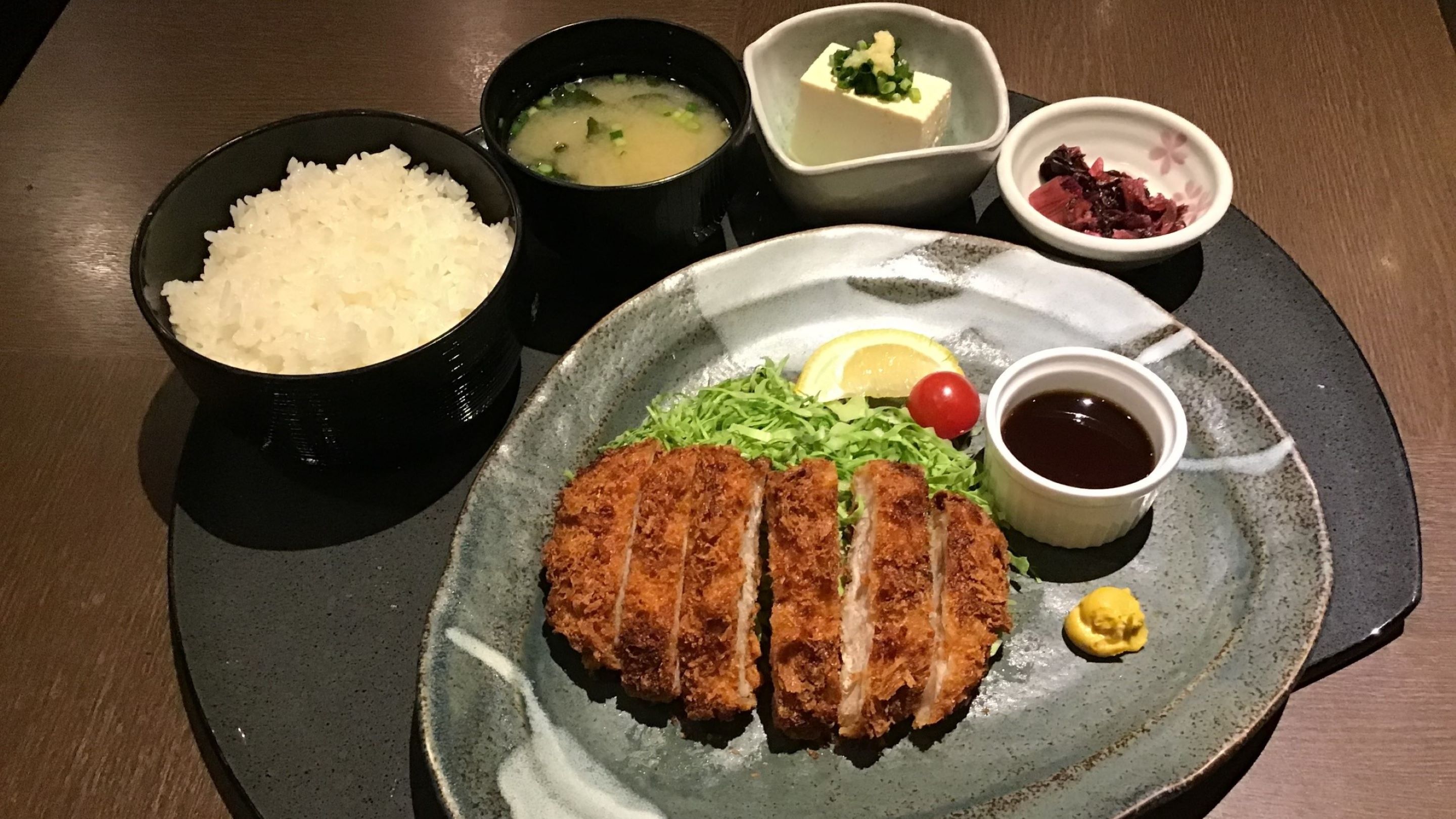 夕食　定食：とんかつ定食