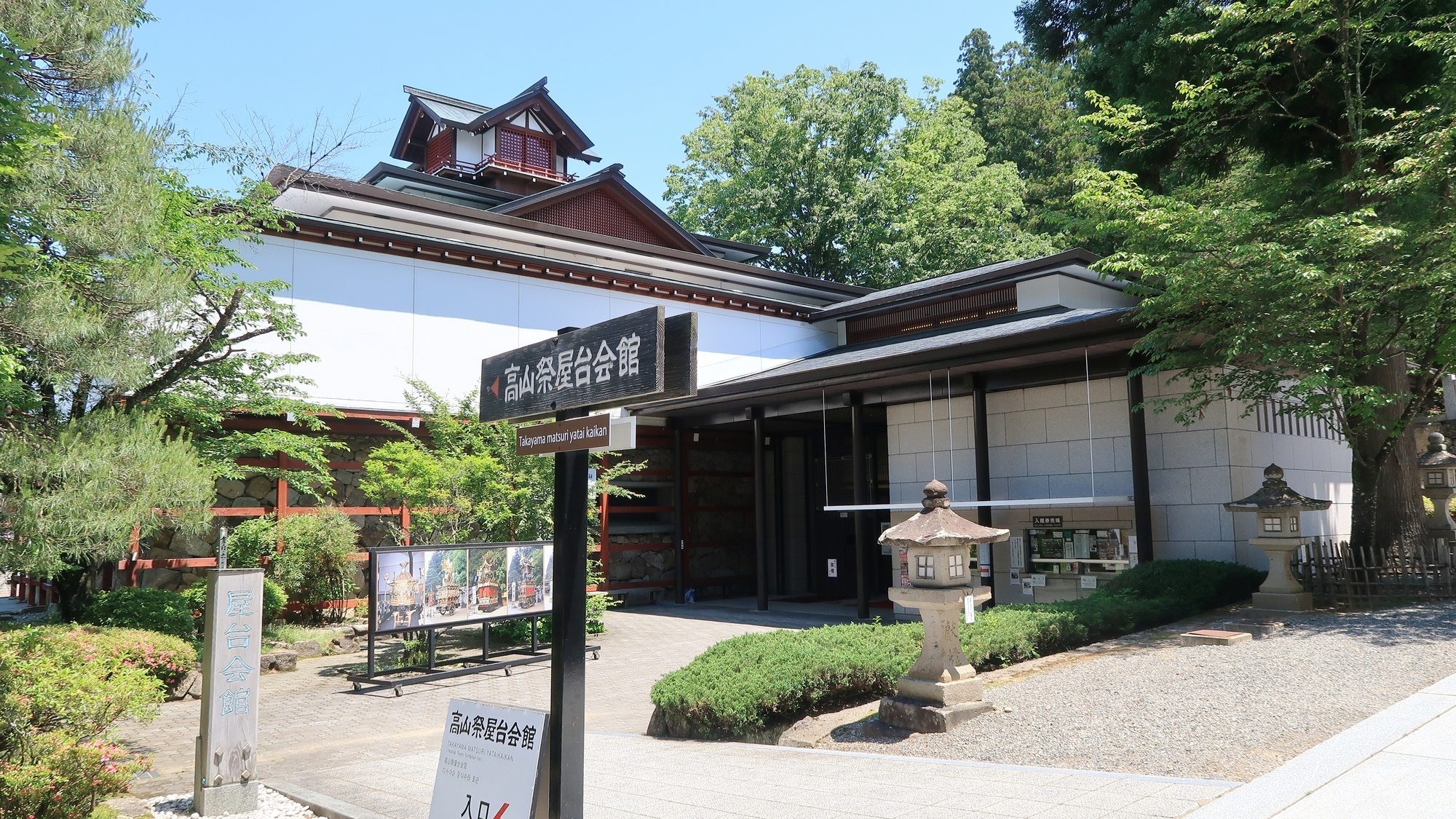 豪華絢爛な高山祭の屋台を一年中見学できる「高山祭屋台会館」