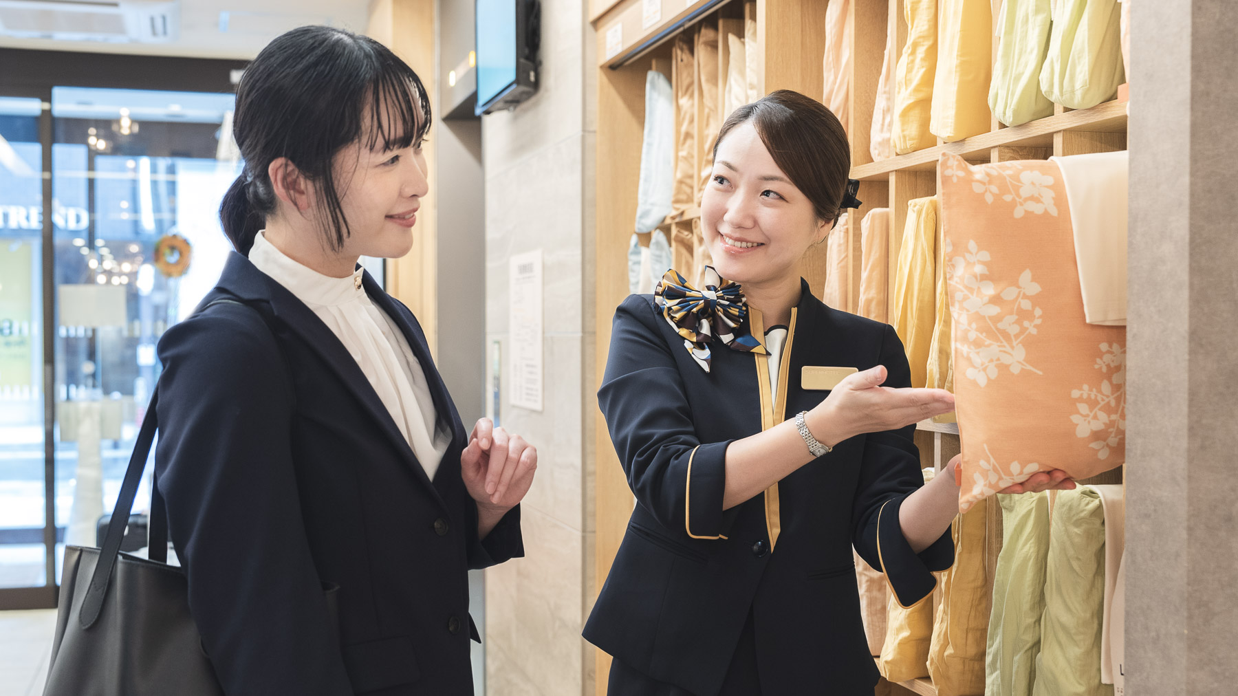 【ホテルでの一日】選べる枕をチョイスしてお部屋へ　　※ご滞在イメージ