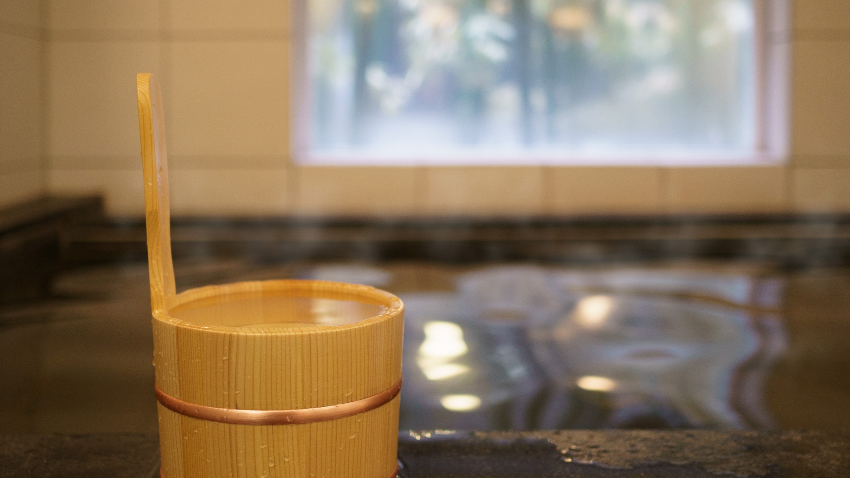 男女入れ替え制の天然温泉　加温・循環濾過しております