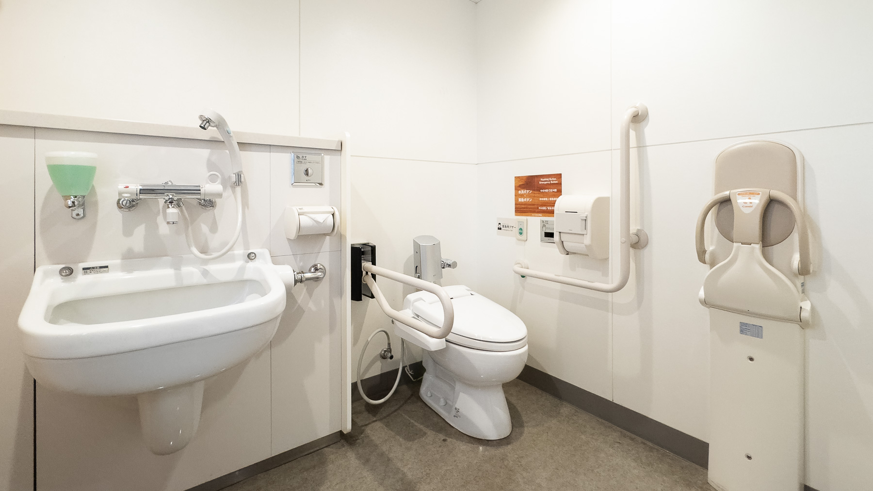 1階共用トイレはバリアフリー仕様です