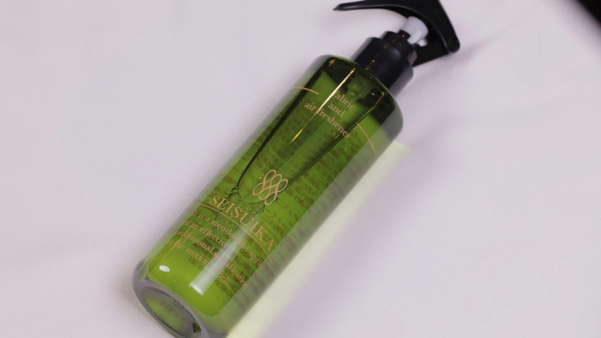 気になる匂いがお洋服に残っていても、スプレーでしっかり消臭、除菌