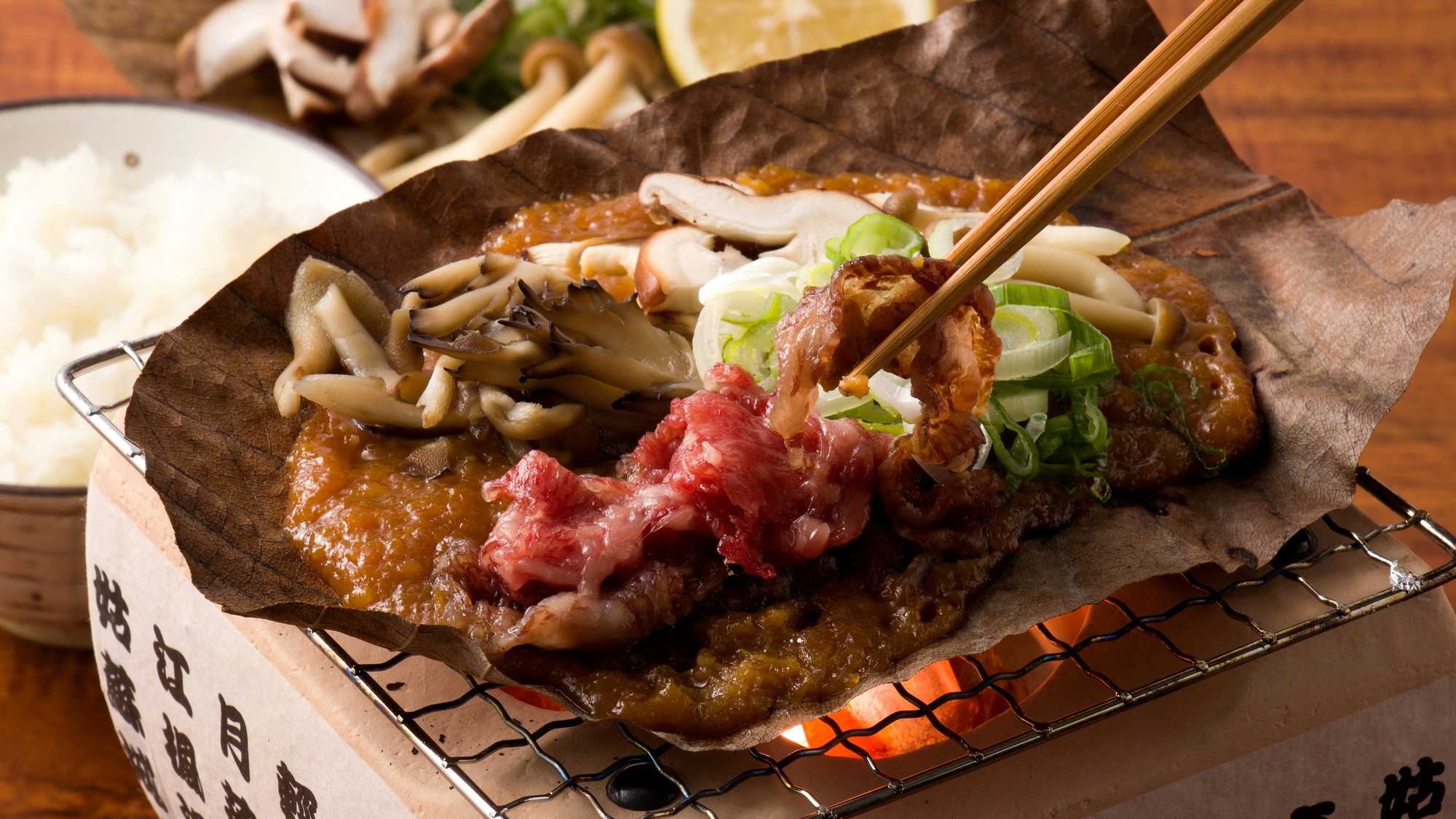 飛騨高山で「飛騨牛朴葉味噌焼き」を堪能！※イメージ