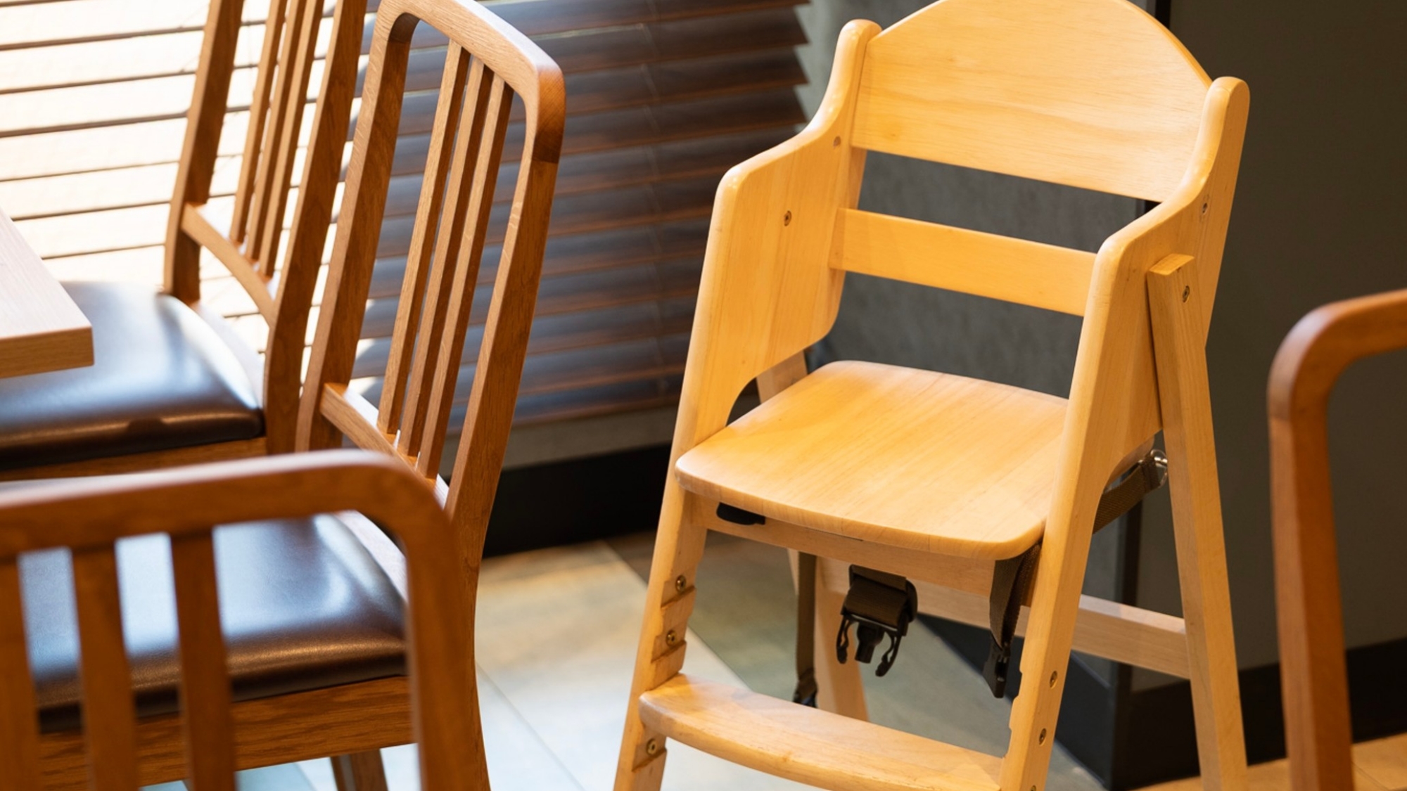 お子様用の椅子もございます