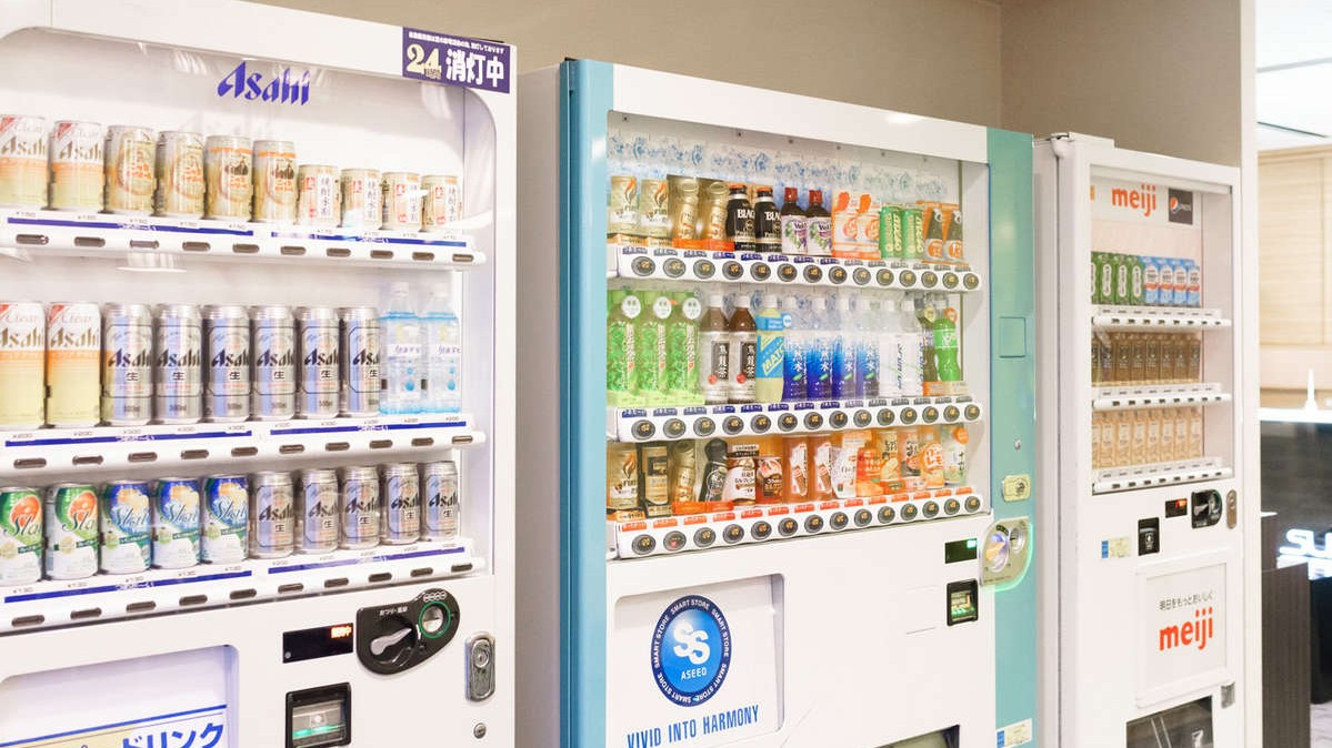 アルコールもジュースも館内販売しています