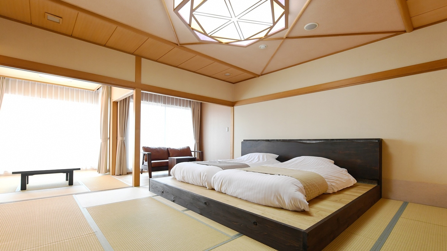 【Cタイプ】和モダン客室＋広縁　シモンズ製ベッド
