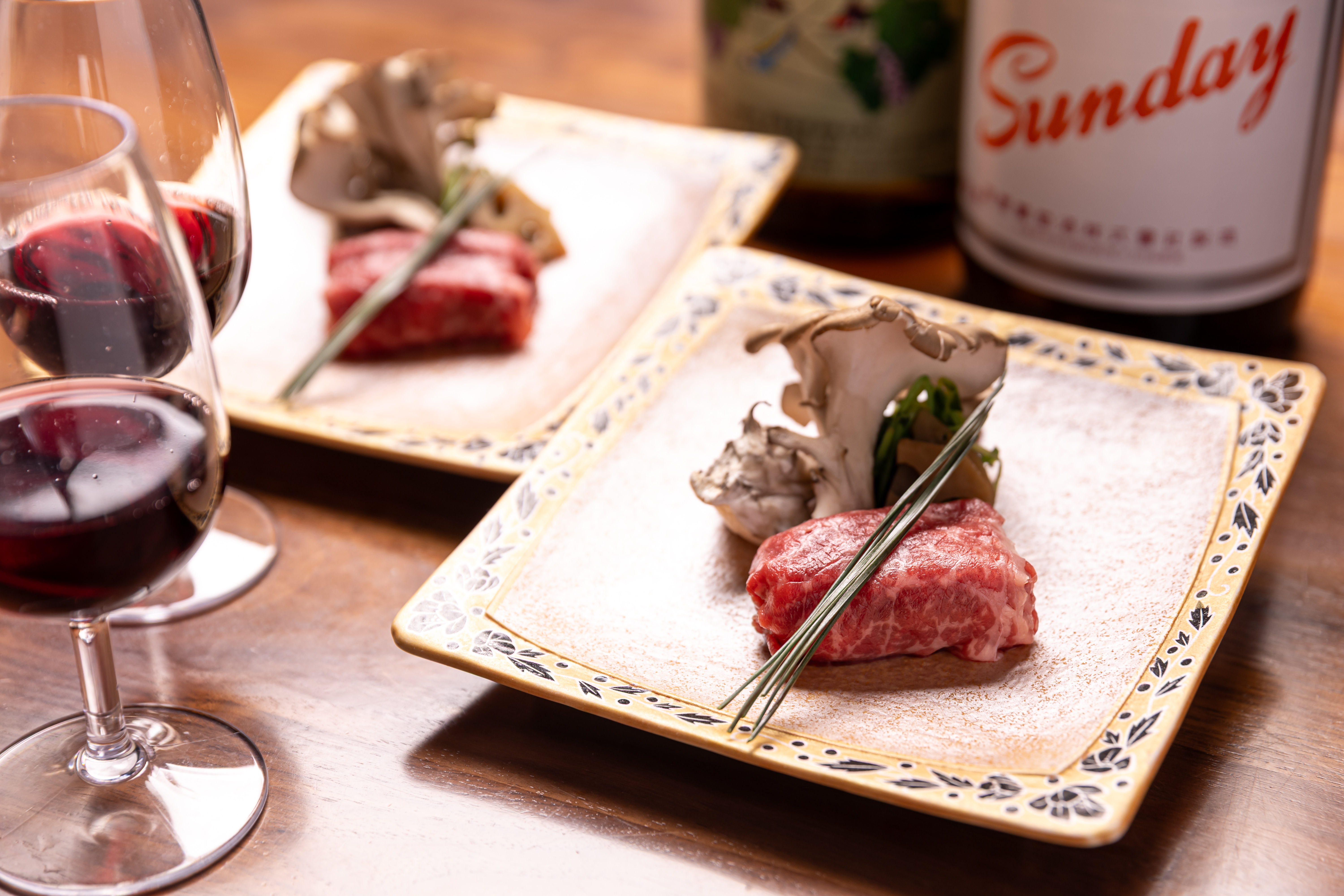 夕食の一例。※実際のメニューと食材・食器が一部異なる場合がございます。