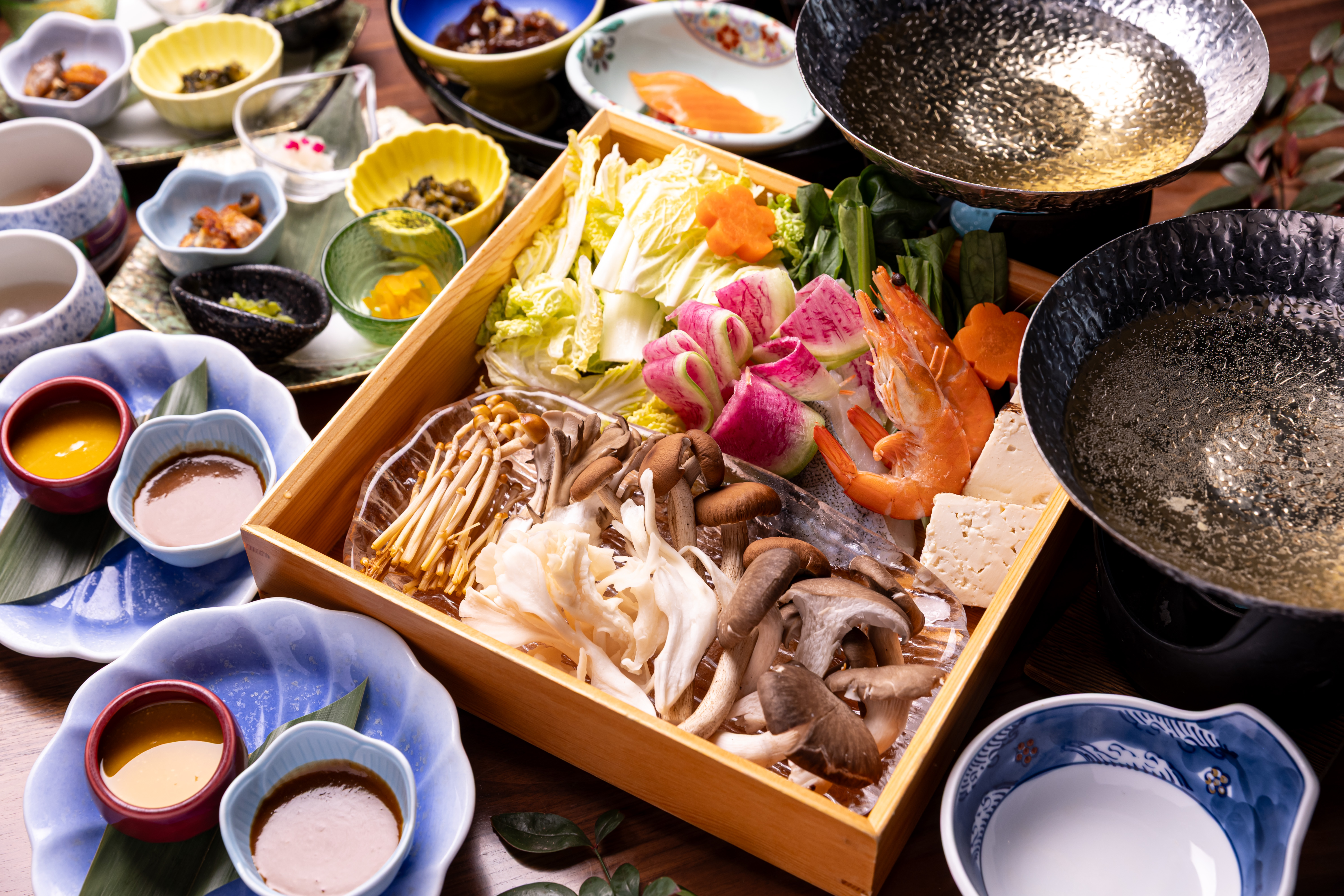 夕食の一例。※実際のメニューと食材・食器が一部異なる場合がございます。