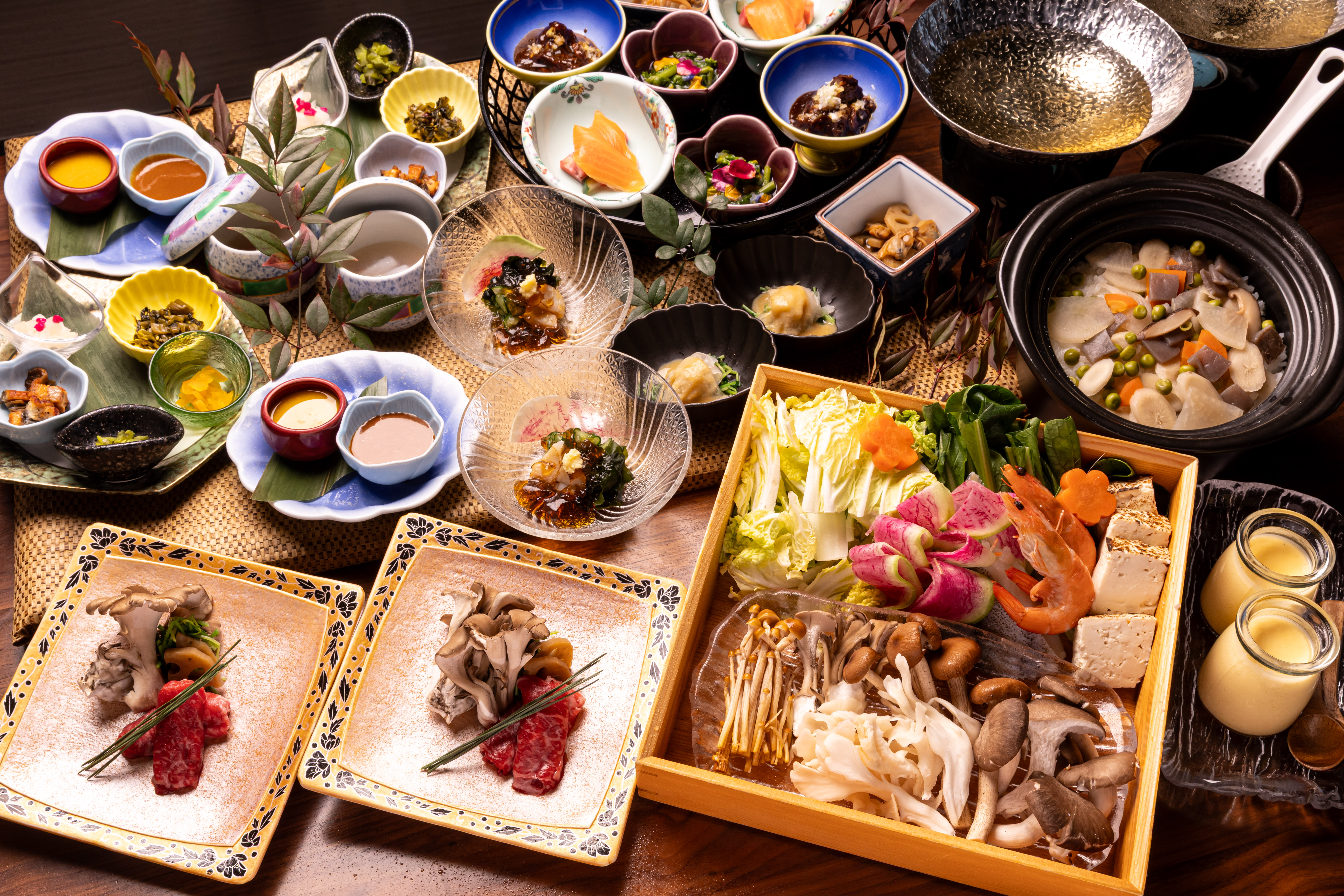 夕食の一例。※実際のメニューと食材・食器が一部異なる場合がございます。