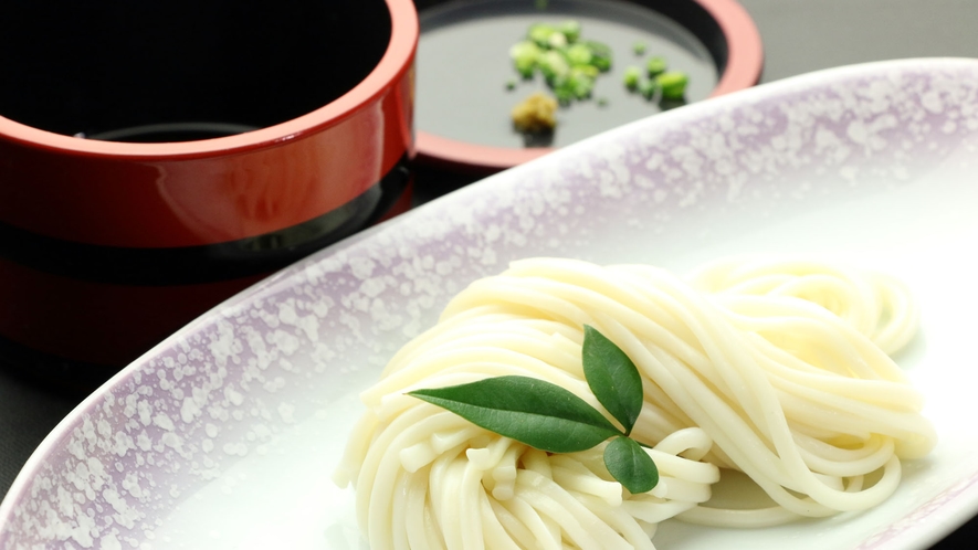 夕食一例・名物五島うどん