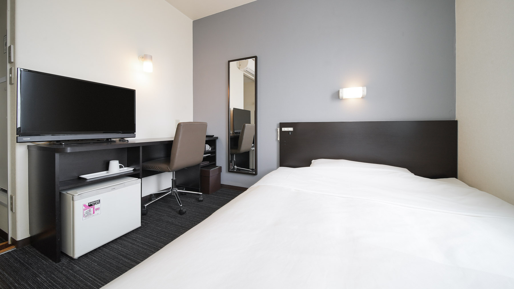 眠りを追及した150cm幅のワイドベッドと適度な硬さのマットでぐっすり