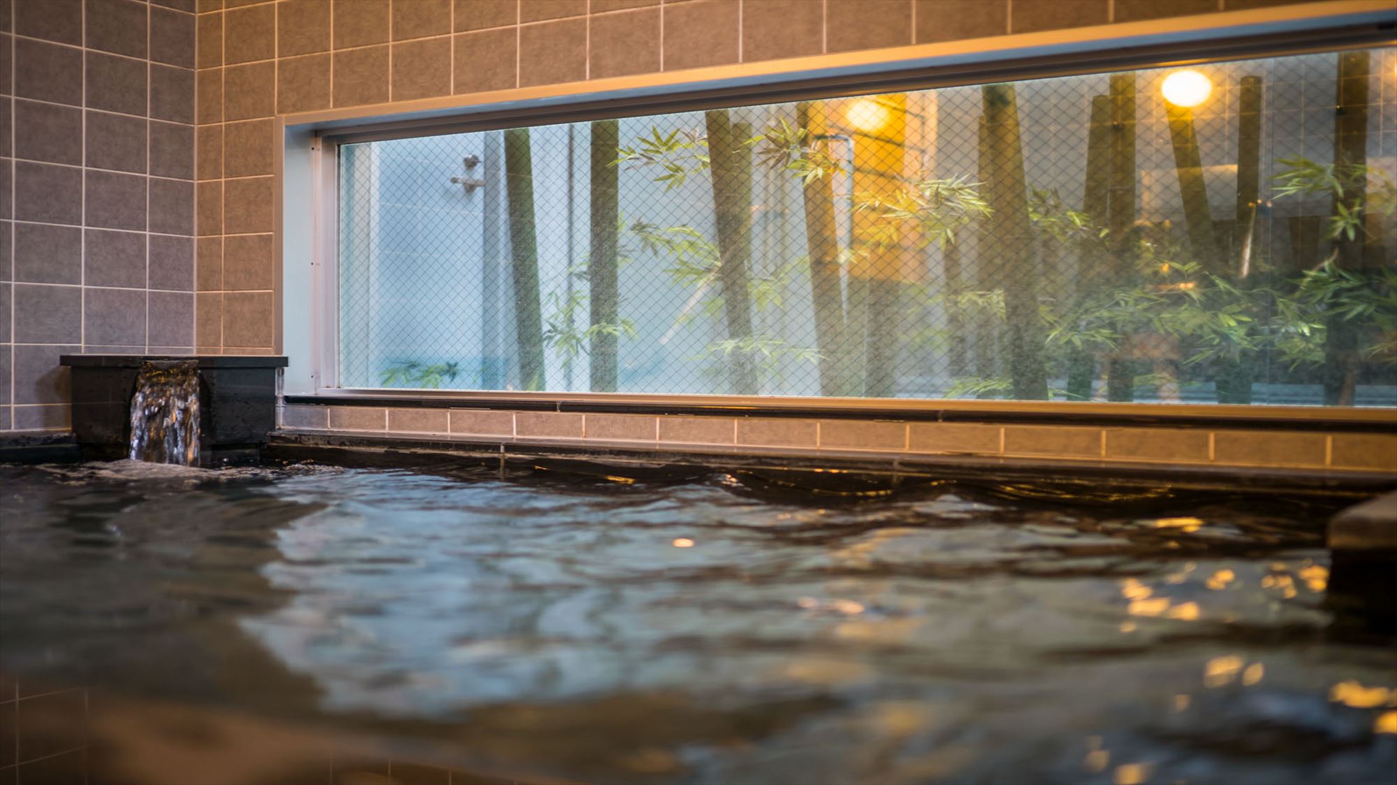 移動のお疲れも天然温泉で癒せます