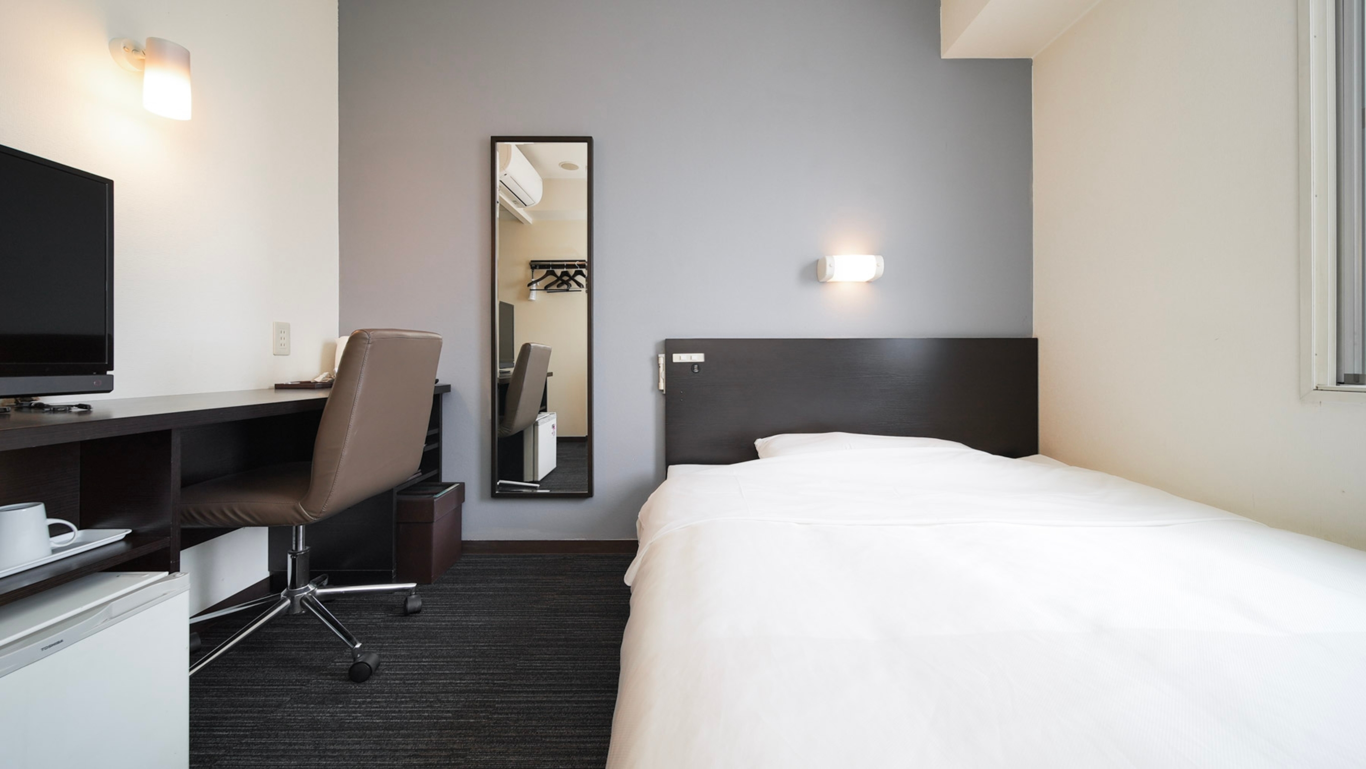 眠りを追及した150cm幅のワイドベッドと適度な硬さのマットでぐっすり