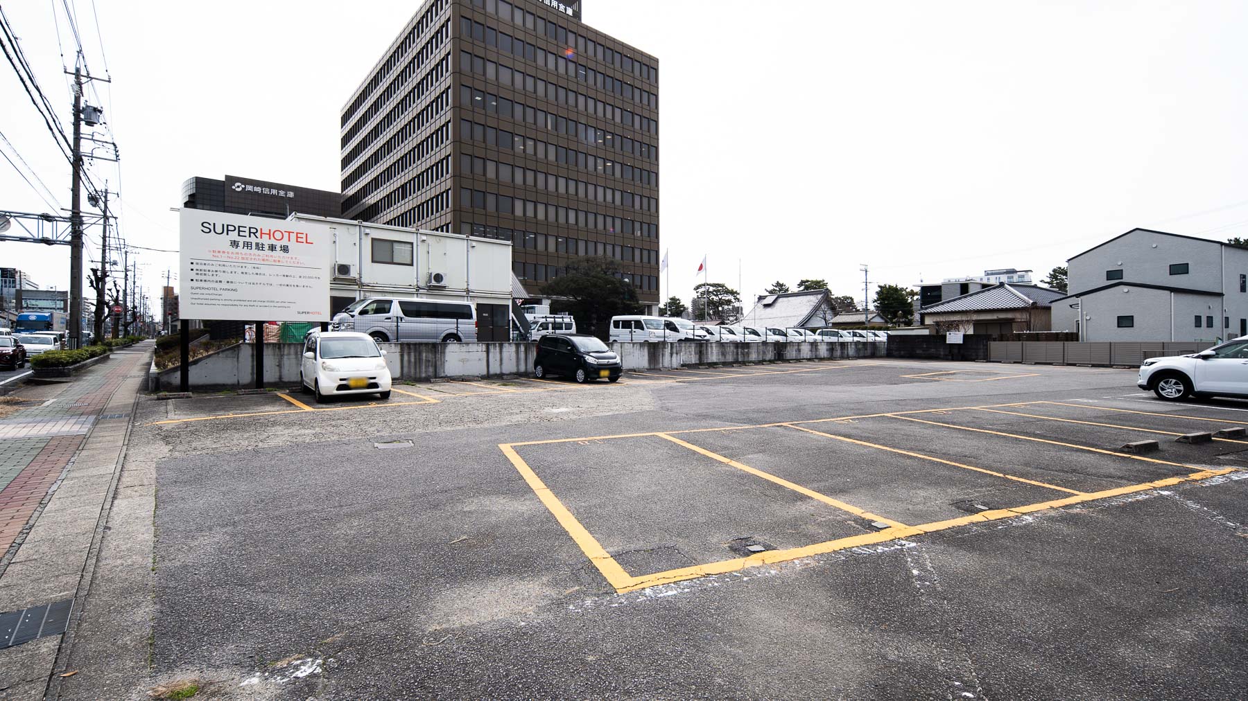 【駐車場】到着順の場所指定制でご案内