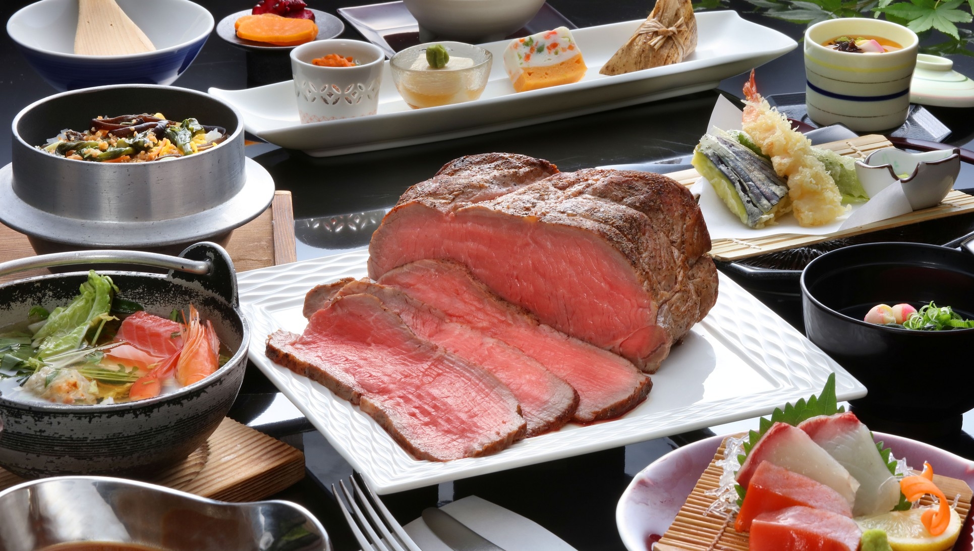 「特製ローストビーフ食べ放題」宿泊プラン　1泊2食14，180円〜　※期間8/30〜10/11