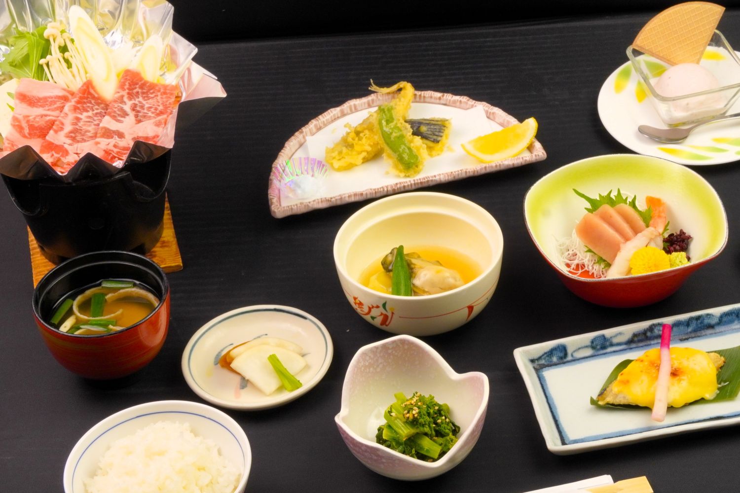 【シニア膳(４月イメージ)】県産豚の味噌鍋等、ボリュームは控えめです♪