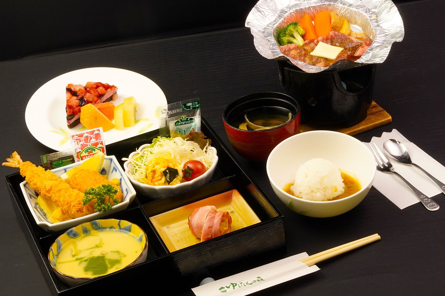 【お子様ランチ(６月～８月イメージ)】ステーキ陶板やクリームコロッケ、カレーライス、等々★