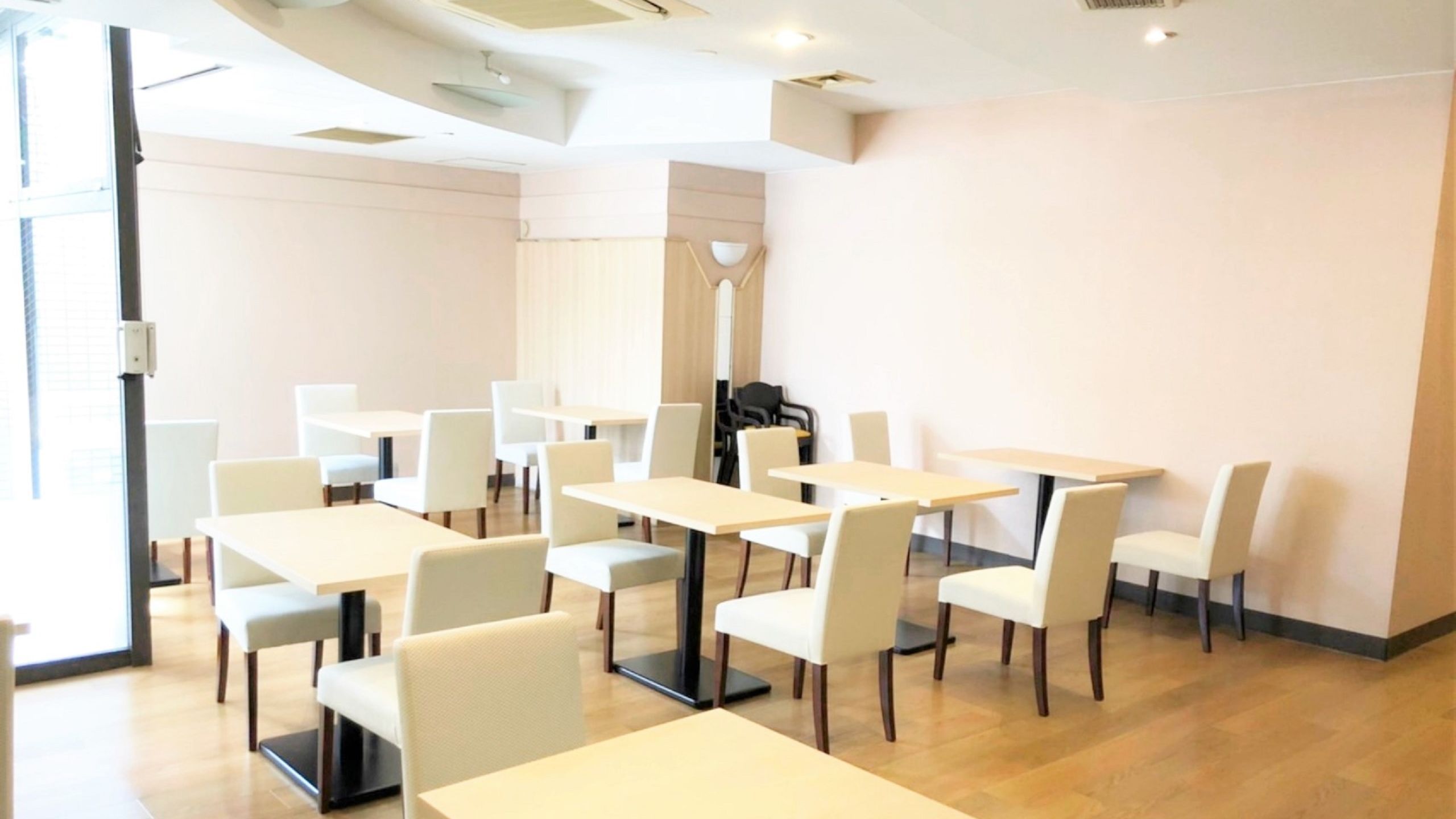 朝食レストラン　店内