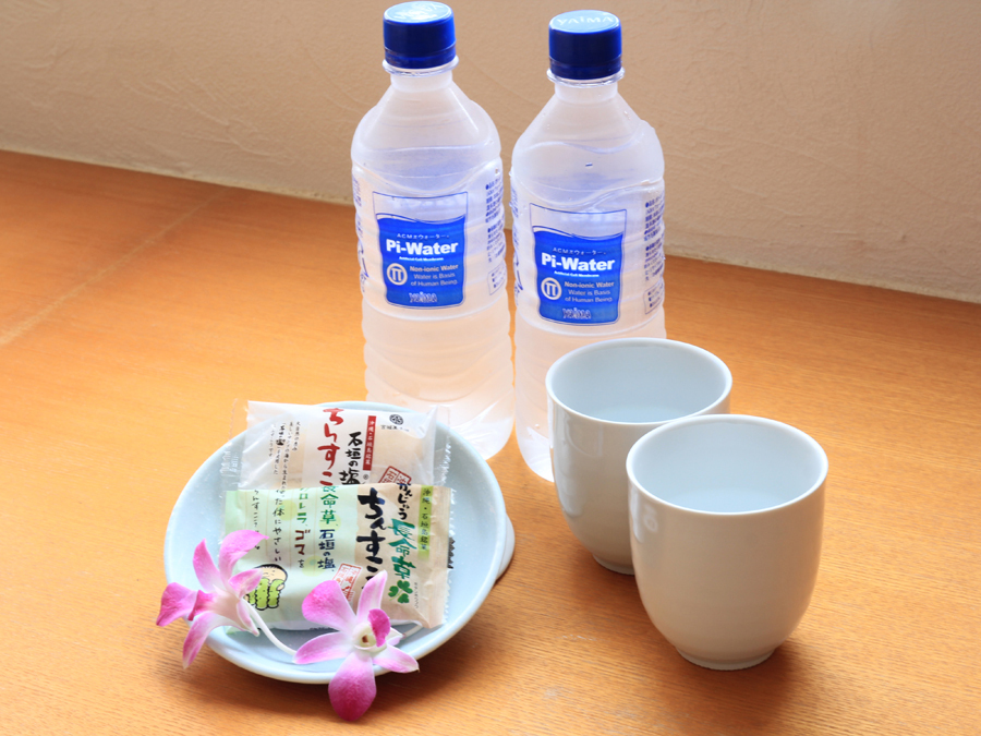 Mineral water (free of charge) and "Chinsuko" as tea confectionery are available in the refrigerator.