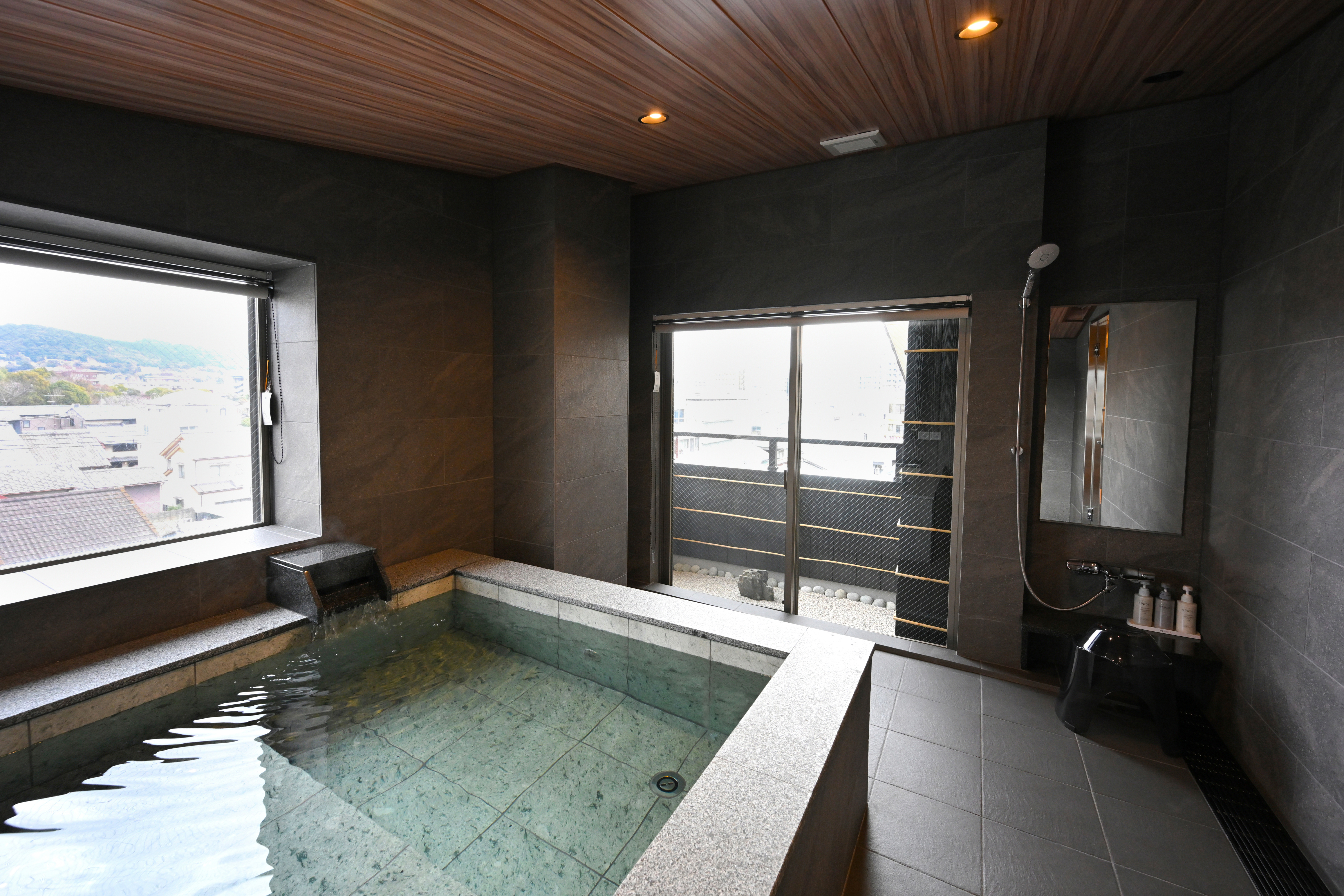 スイートルーム金蘭　バスルーム