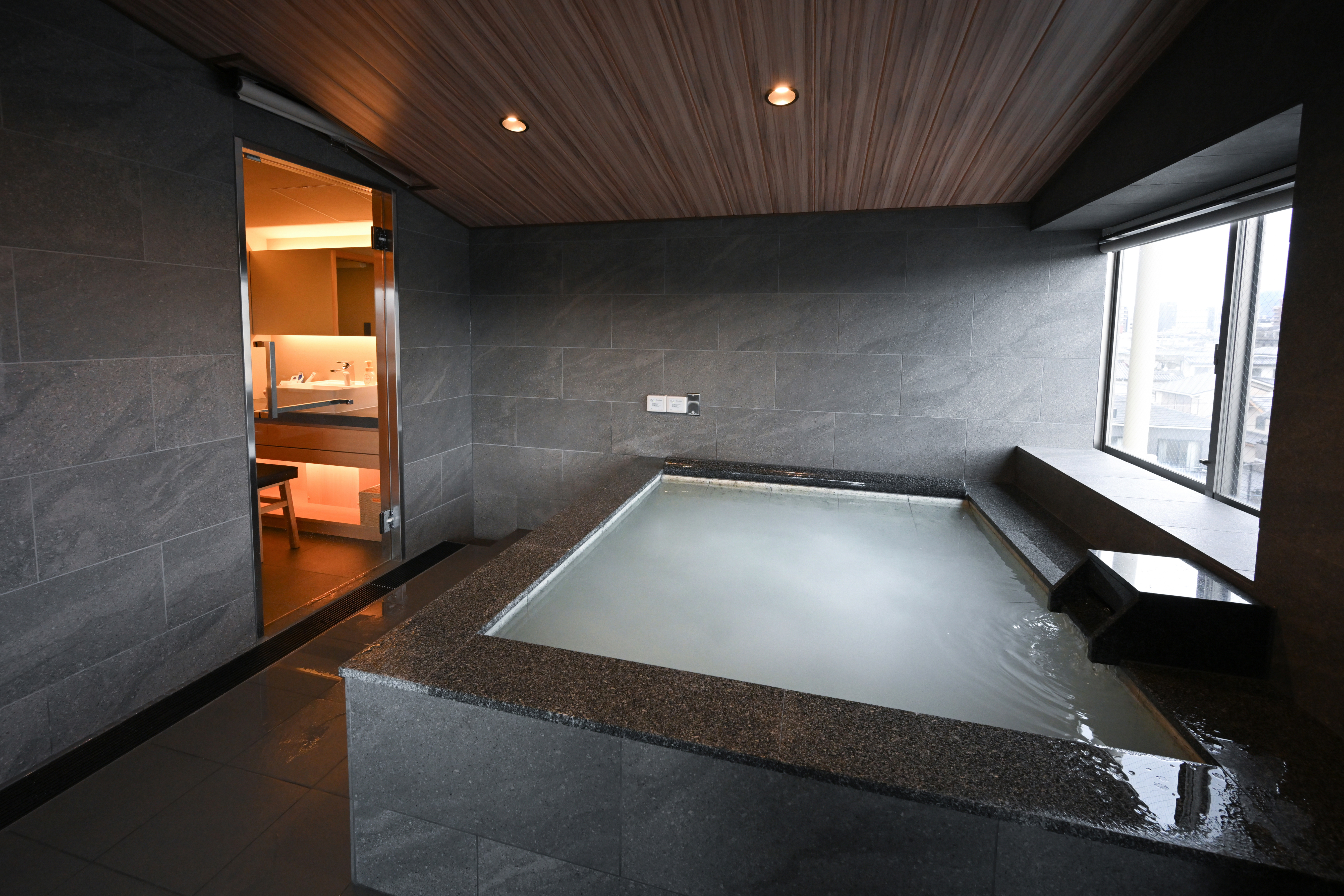 スイートルーム金蘭　バスルーム