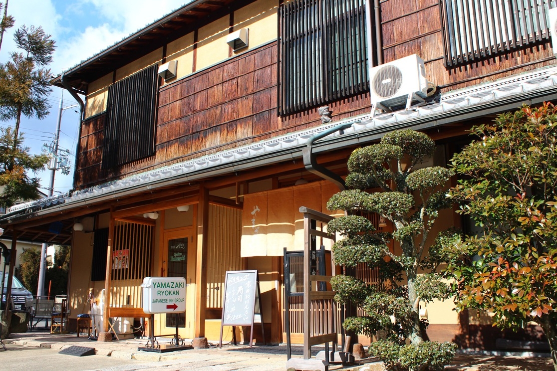 【駐車場無料】マイクロバスも駐車可能！素泊まりプラン【純日本旅館高雄路やまざき】