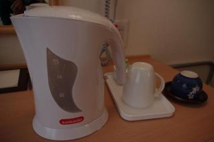 ［電気ポット］　温かいお茶・コーヒーやカップ麺などを作るのにとても便利