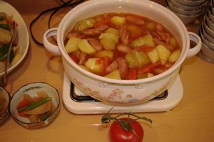 [ロールキャベツ] お客様からトマトを頂いたので他の野菜と一緒に煮込みました。