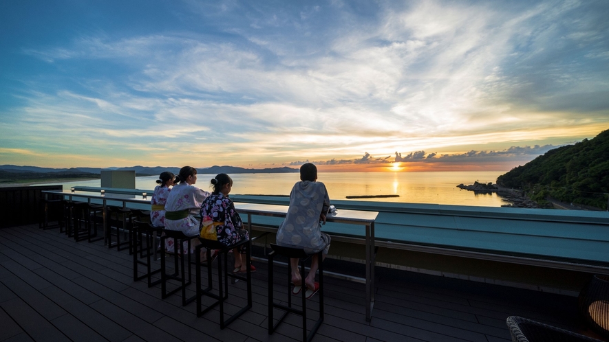 2023年8月オープン!!夕日ヶ浦海岸を一望、屋上「天空のテラス」