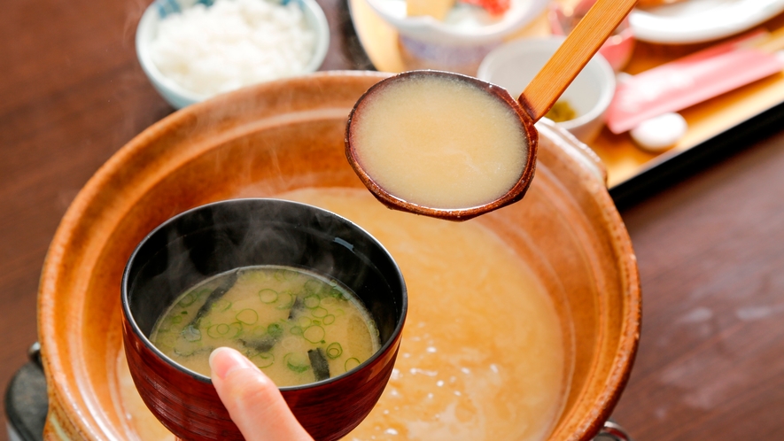 【朝食】お味噌汁は京丹後の味噌を使用