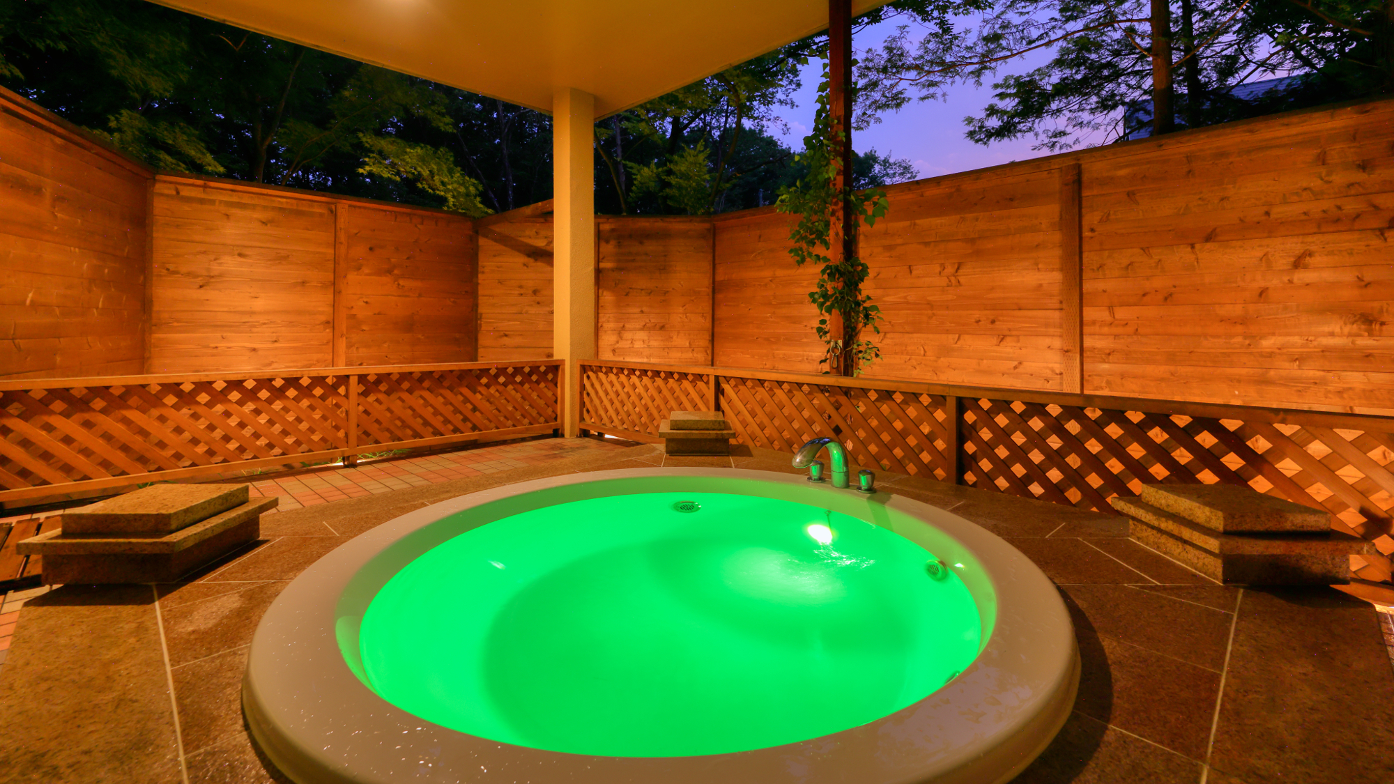 貸切風呂一例（温泉露天風呂）