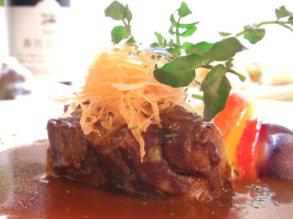 じっくり煮込んで柔らかく仕上げました！とろける那須豚の赤ワイン煮を楽しむ１泊２食付きプラン！