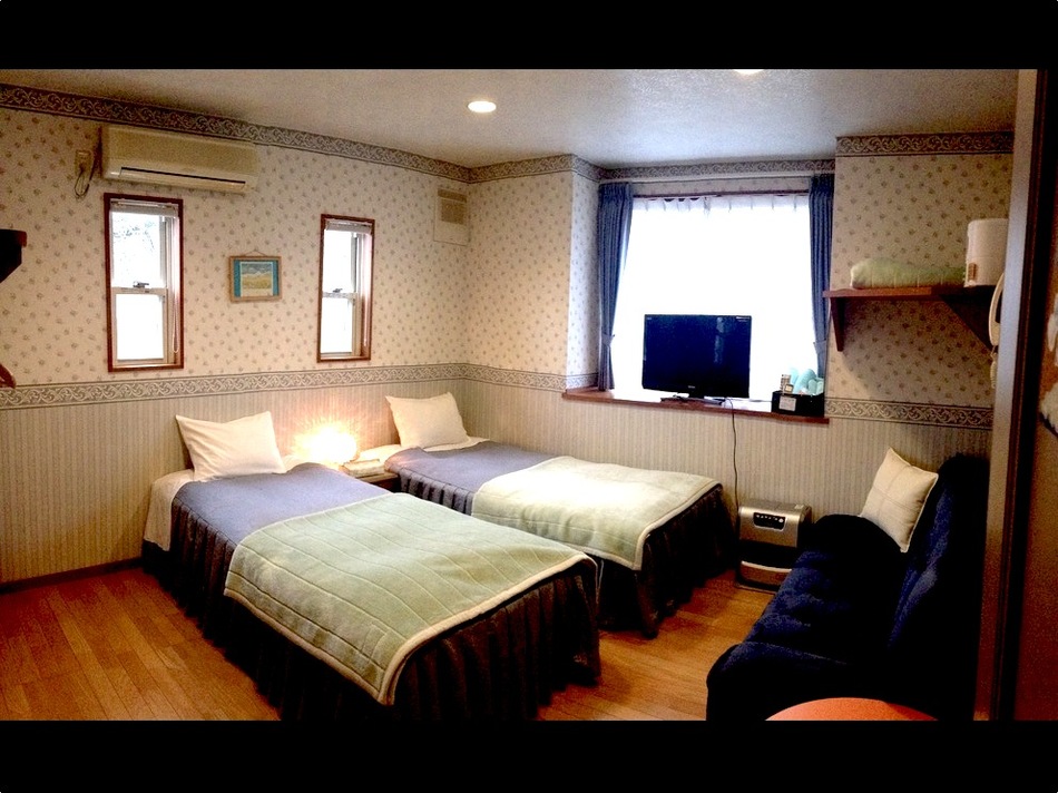 Western-style twin room