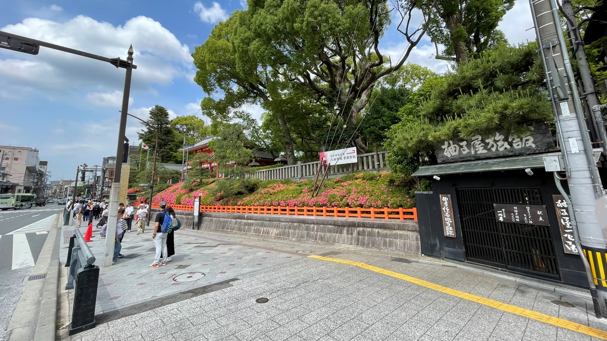 八坂神社南隣にある唯一無二。全８室の純和風旅館で古都の滞在（祇園バス停降りてすぐ）