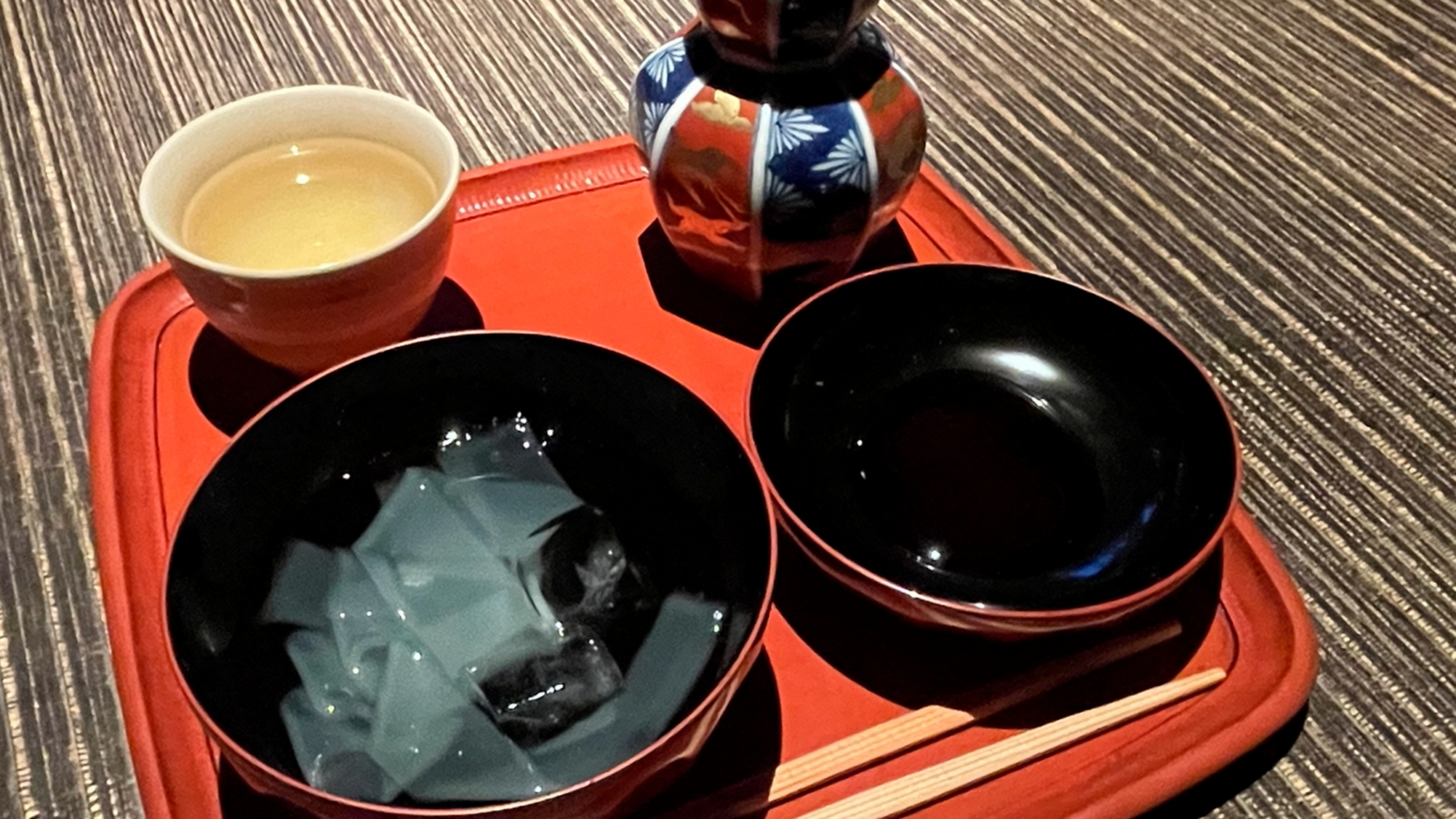 季節に応じたアレンジでお料理をご用意しております。【夕食甘味一例：くずきり】