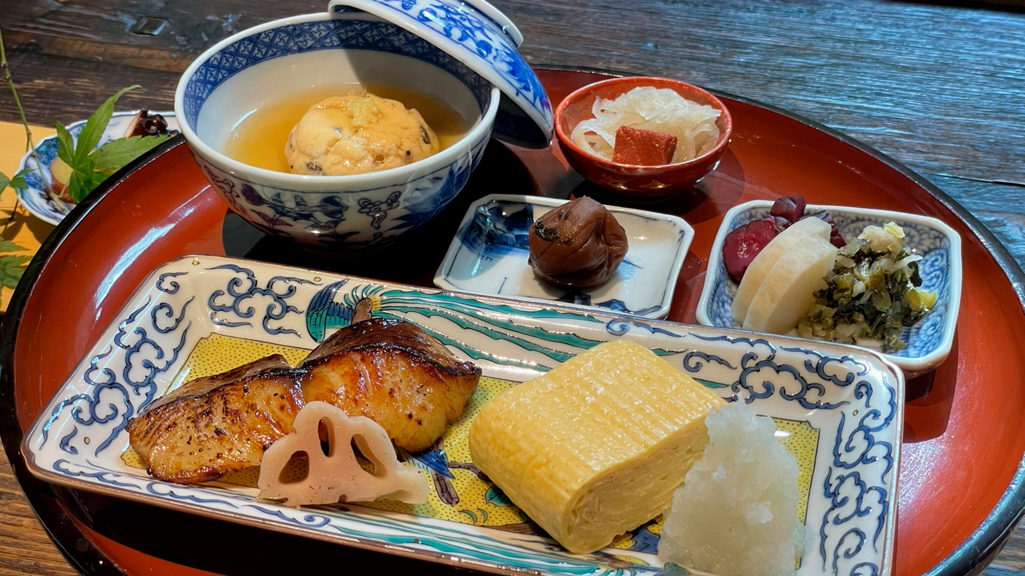 【朝食】和のお食事を旬の食材でご用意いたします。