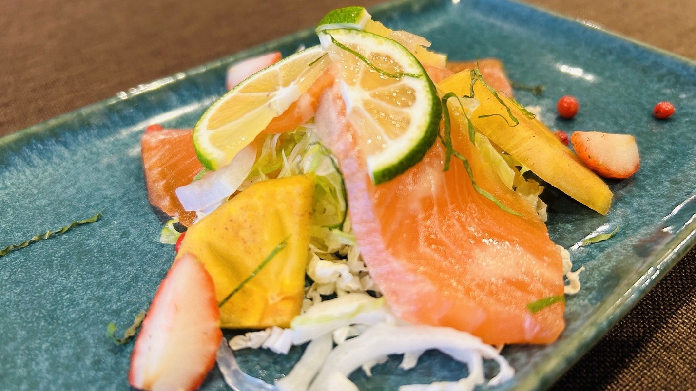 【冬限定】冬リゾート旅。赤ワイントマトすき焼き、日本百名湯の温泉、暖炉BAR。暖かく優しい時間を。