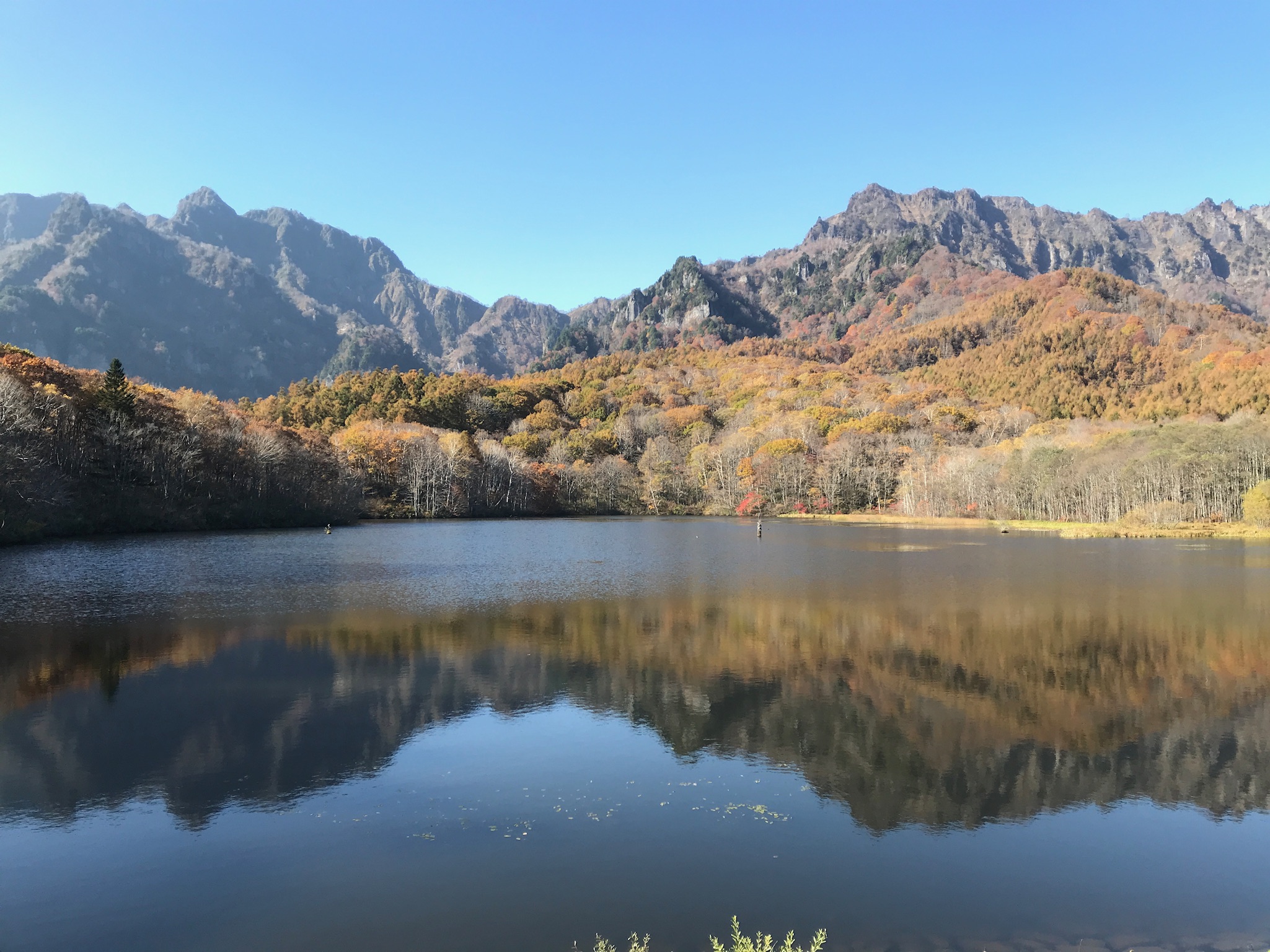 戸隠　鏡池の紅葉　10月中旬〜下旬