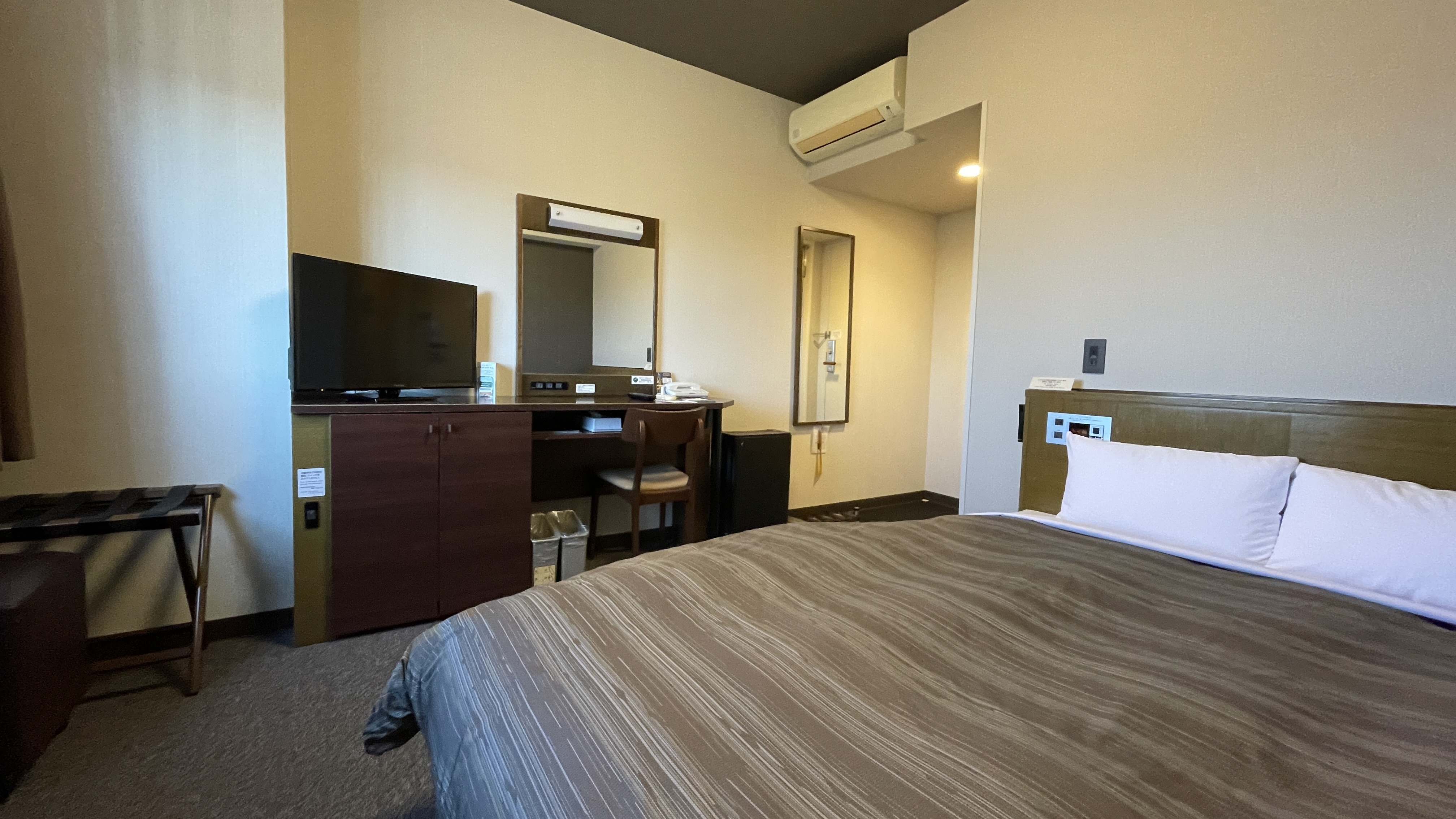 スタンダードセミダブルルーム