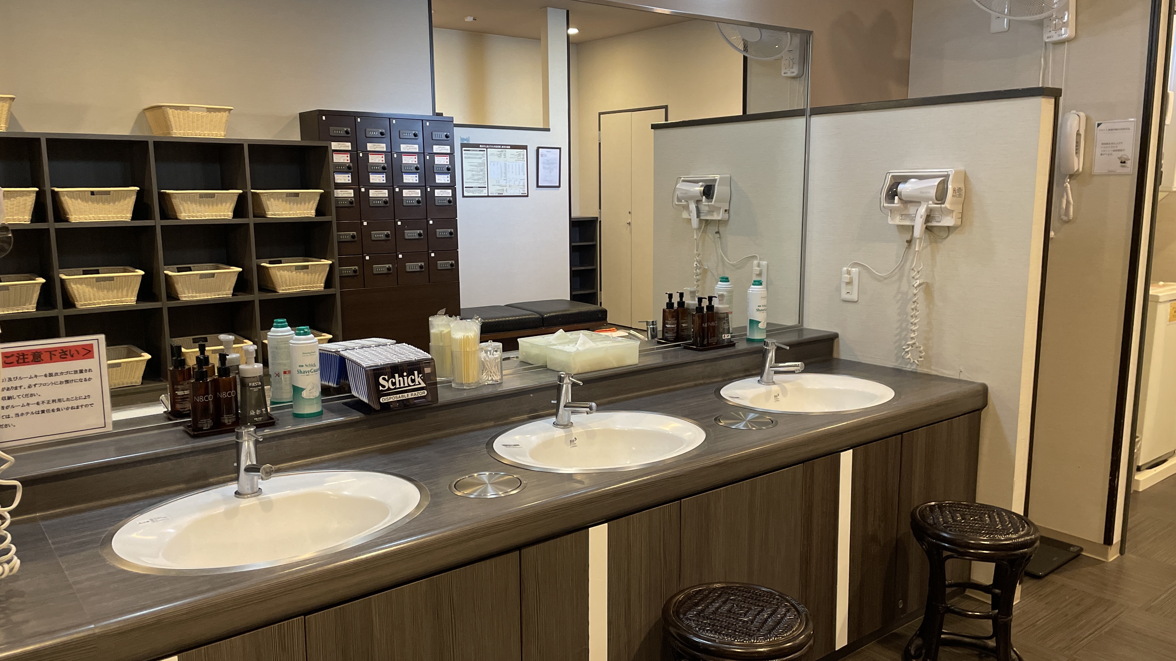男性大浴場　洗面台