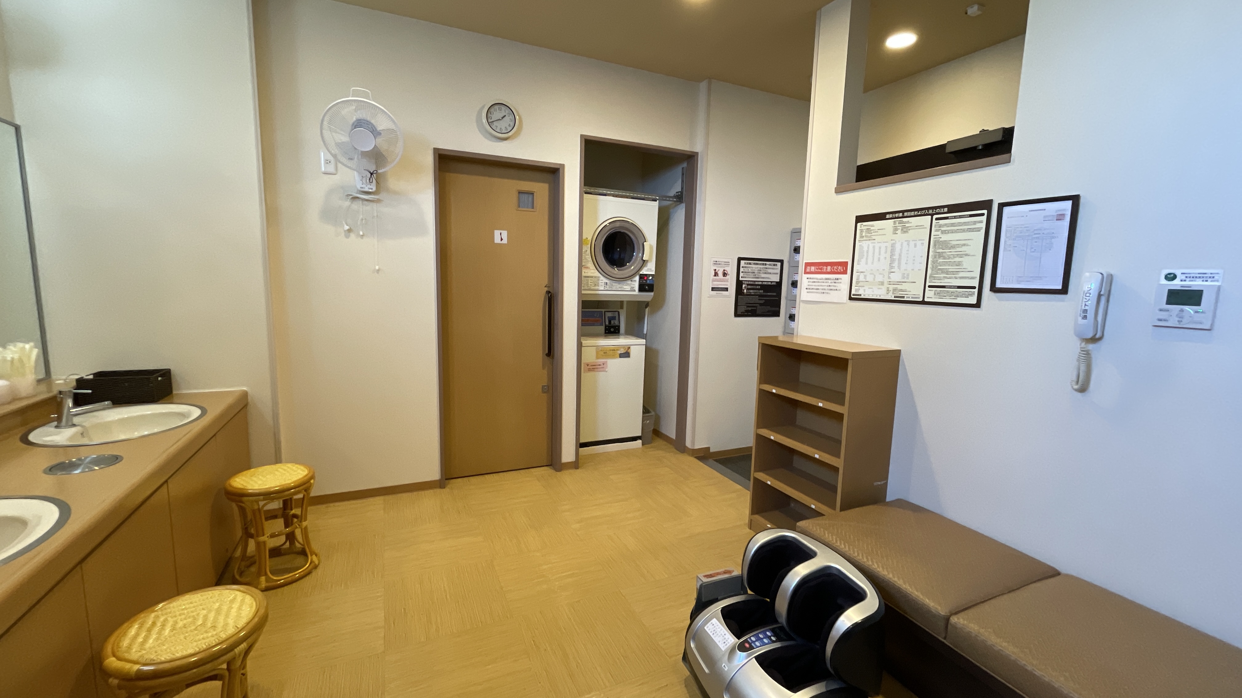 女性大浴場　脱衣所