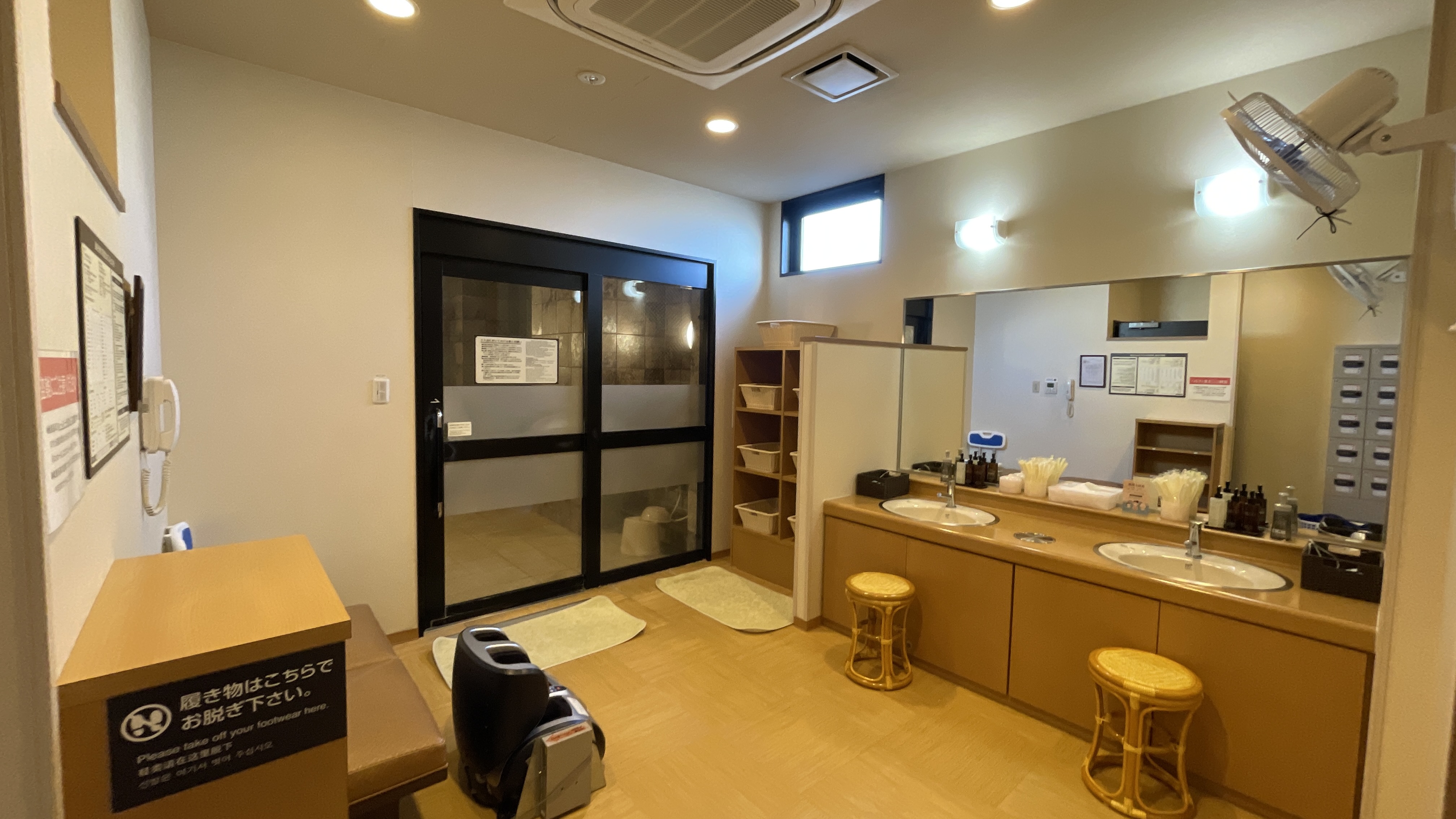 女性大浴場　脱衣所